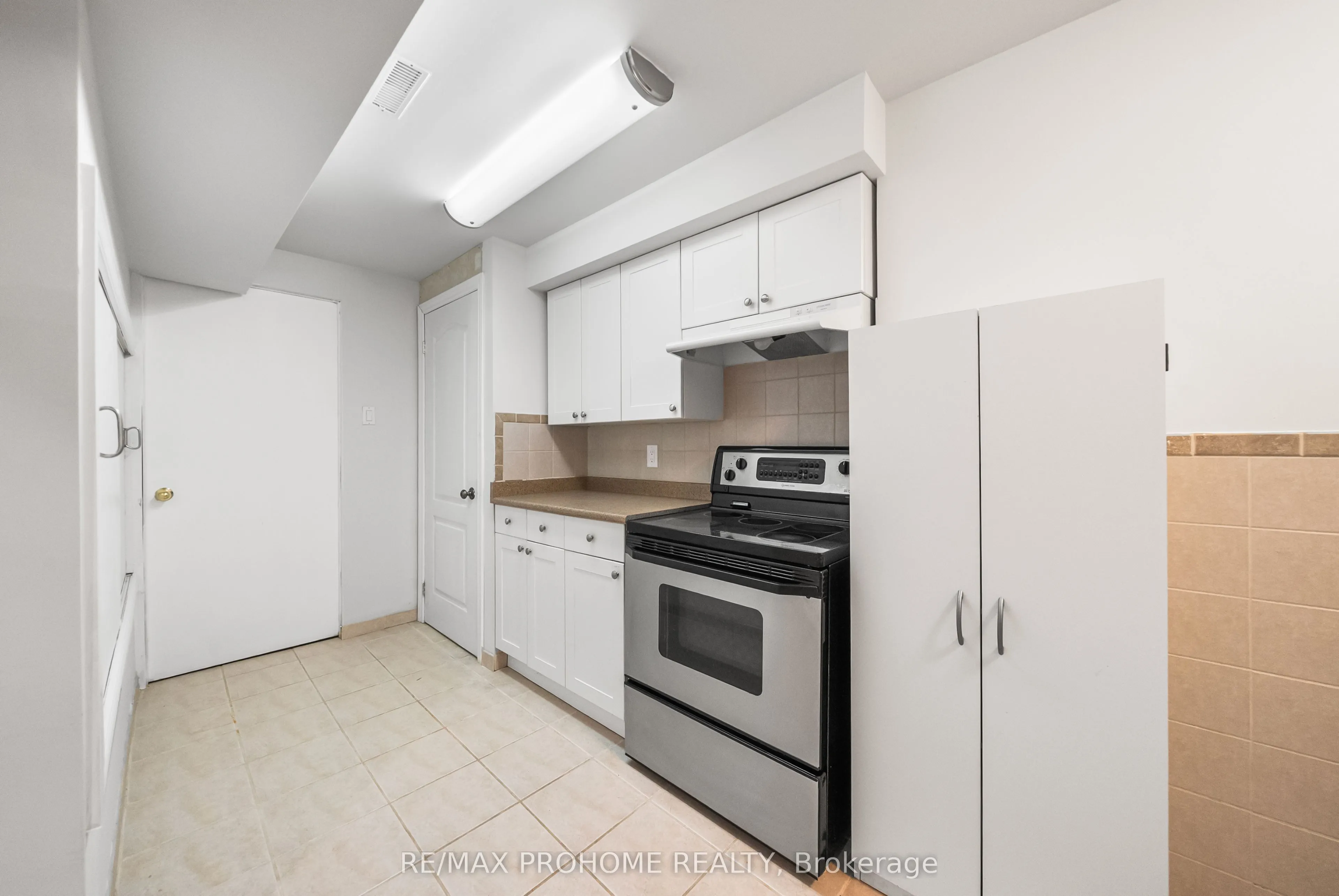 144 Deepspring Crescent