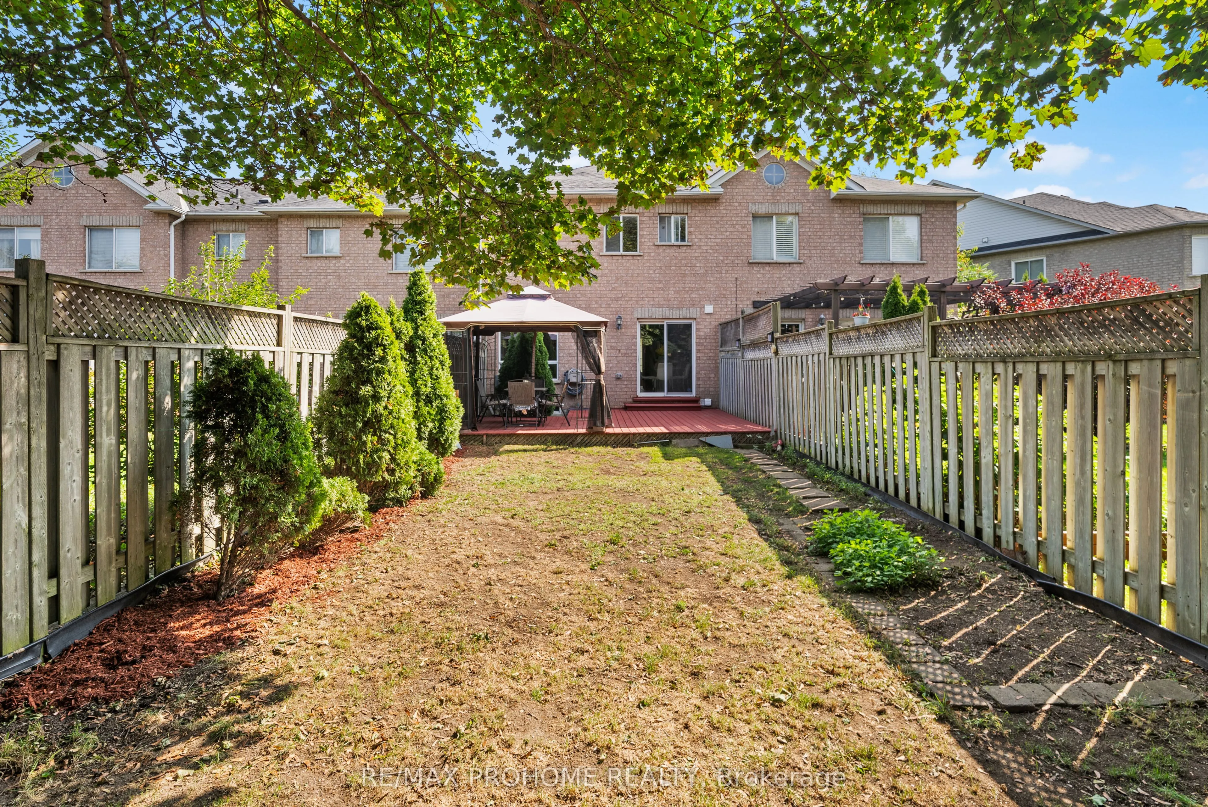 144 Deepspring Crescent
