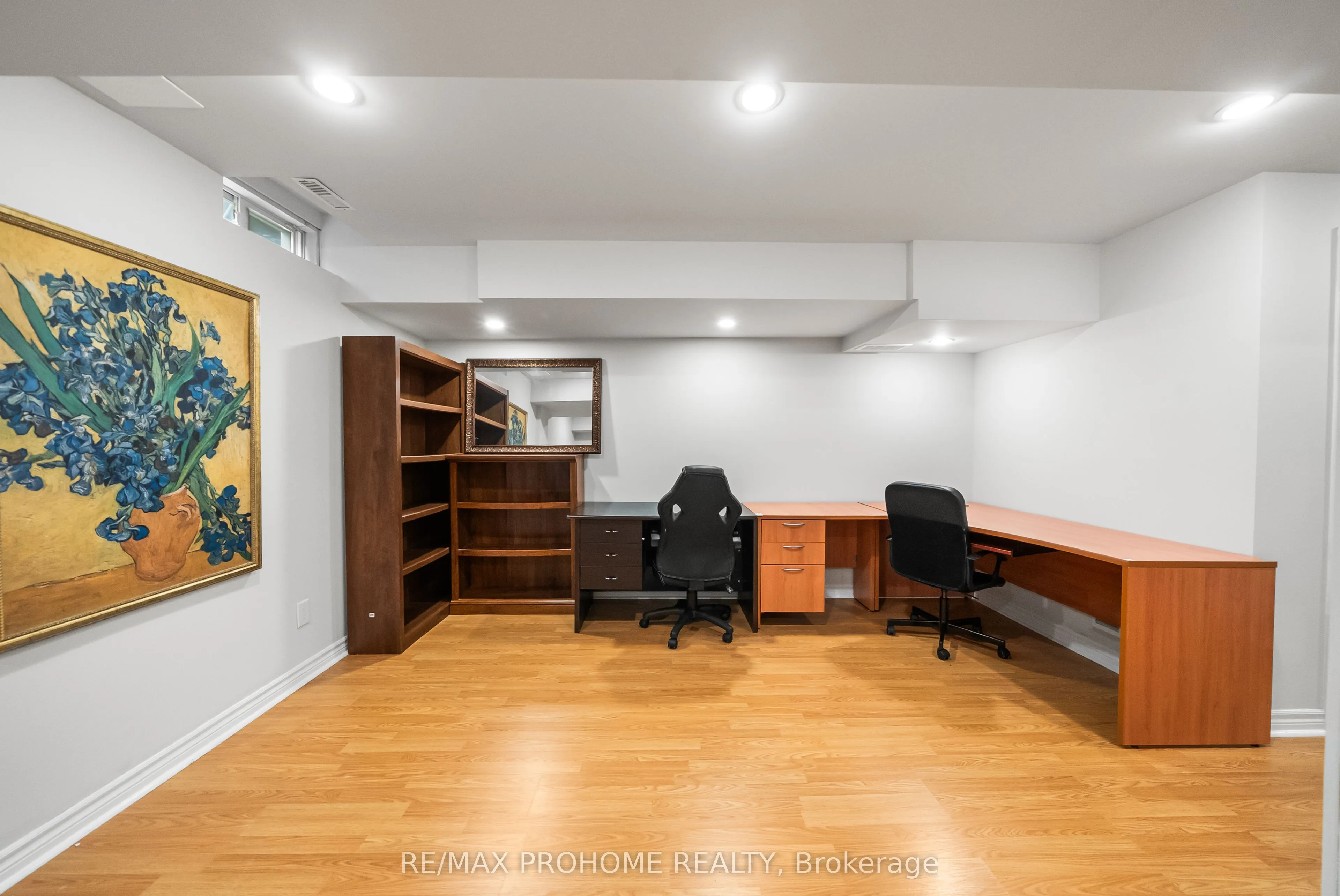 144 Deepspring Crescent