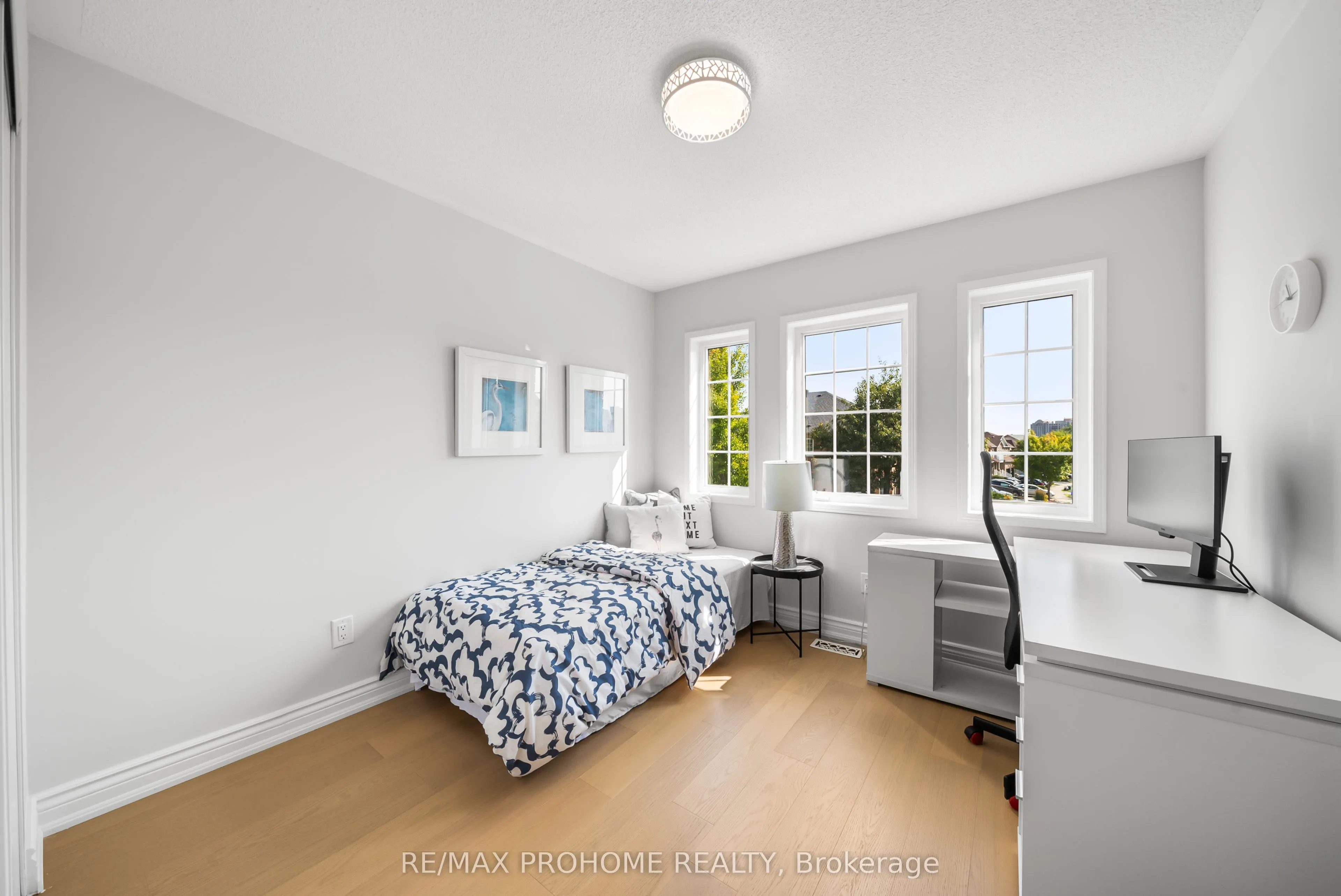 144 Deepspring Crescent