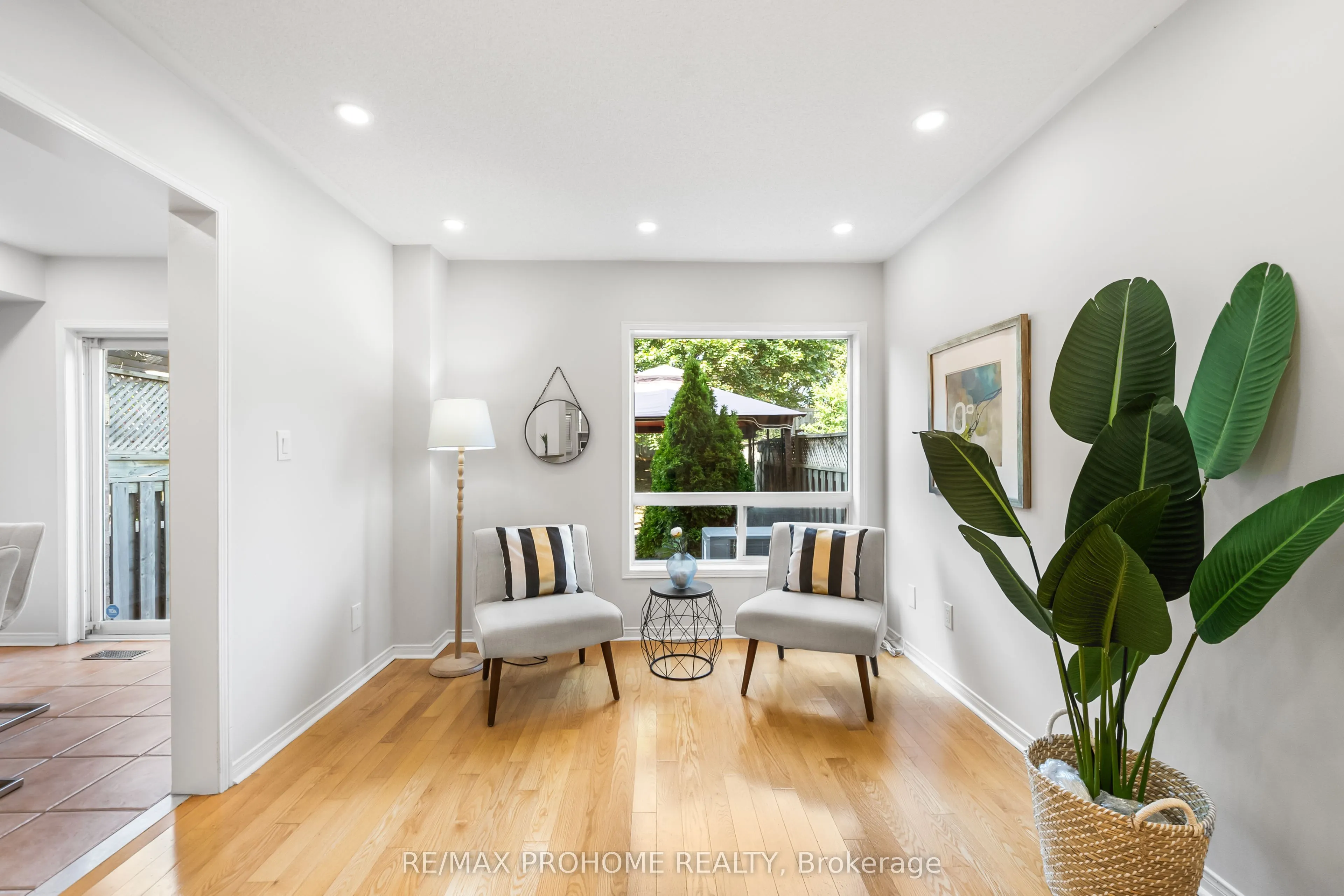 144 Deepspring Crescent