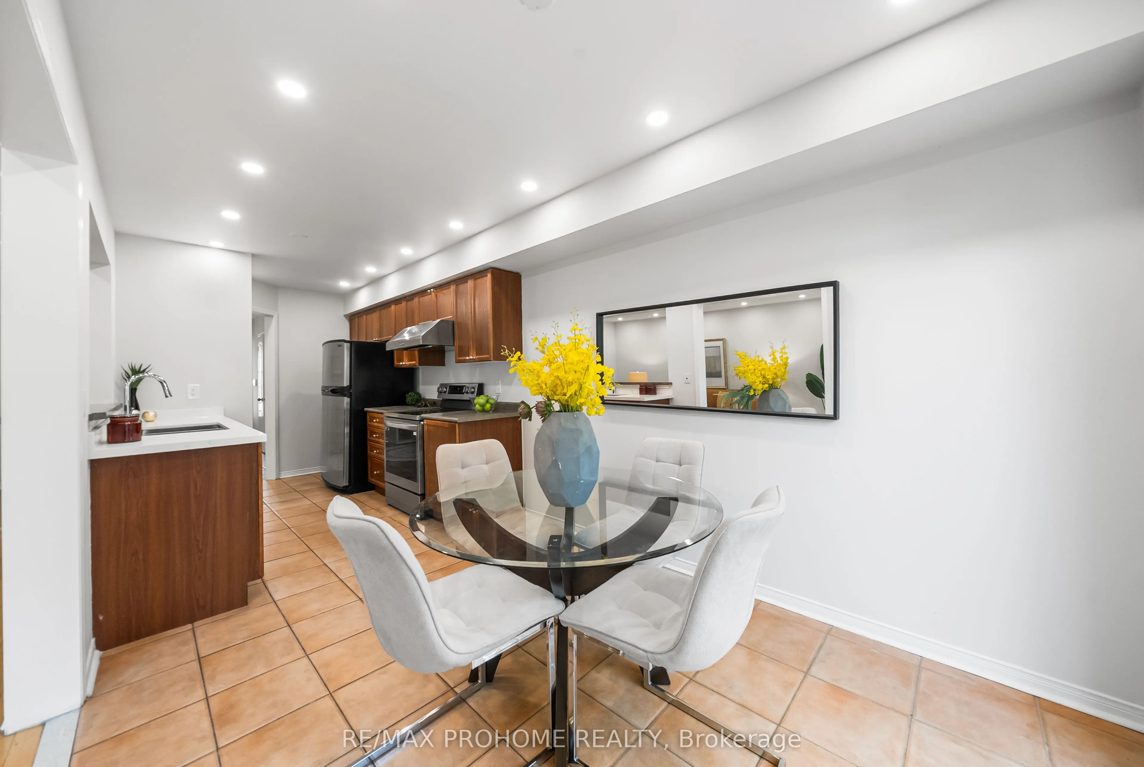 144 Deepspring Crescent