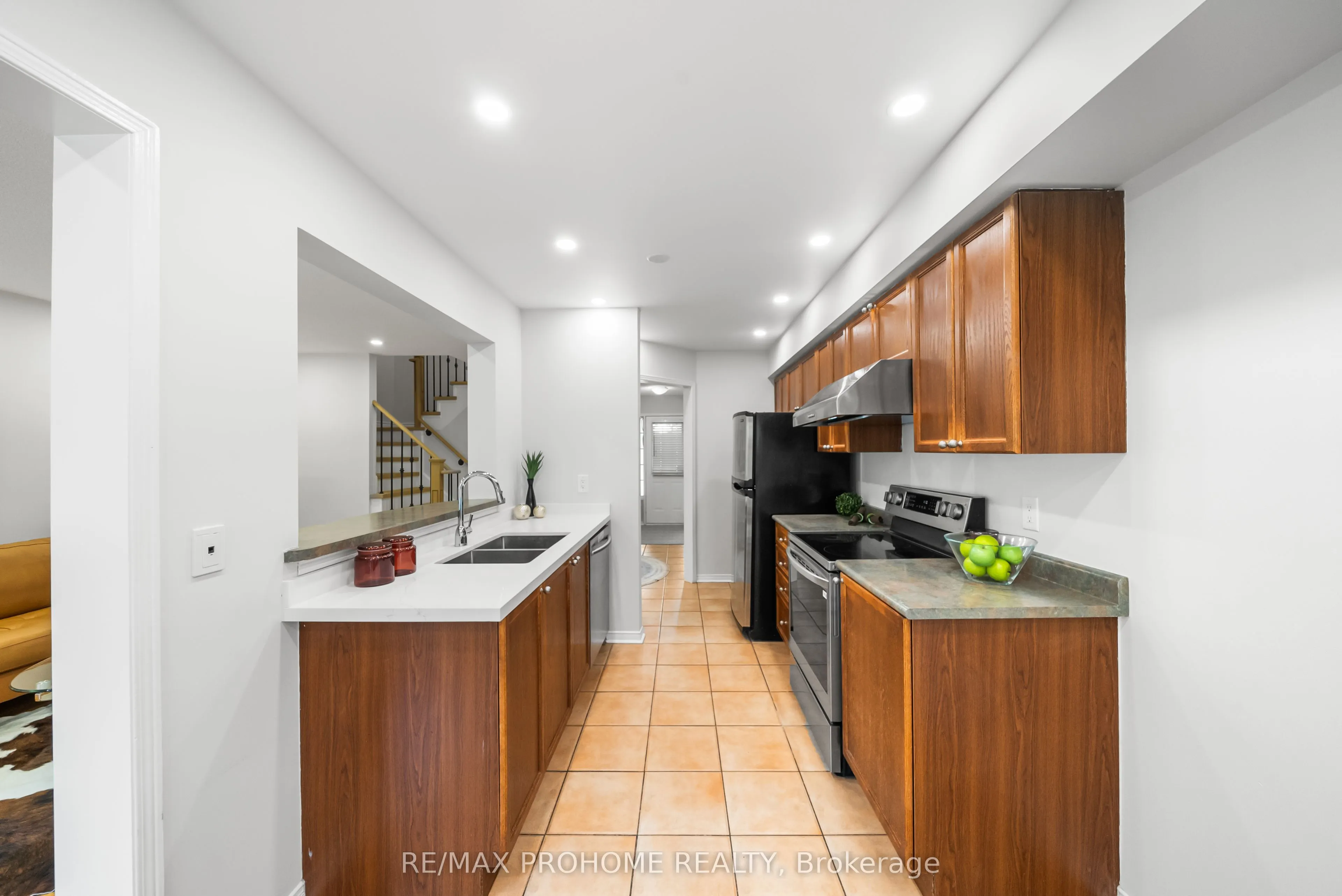 144 Deepspring Crescent