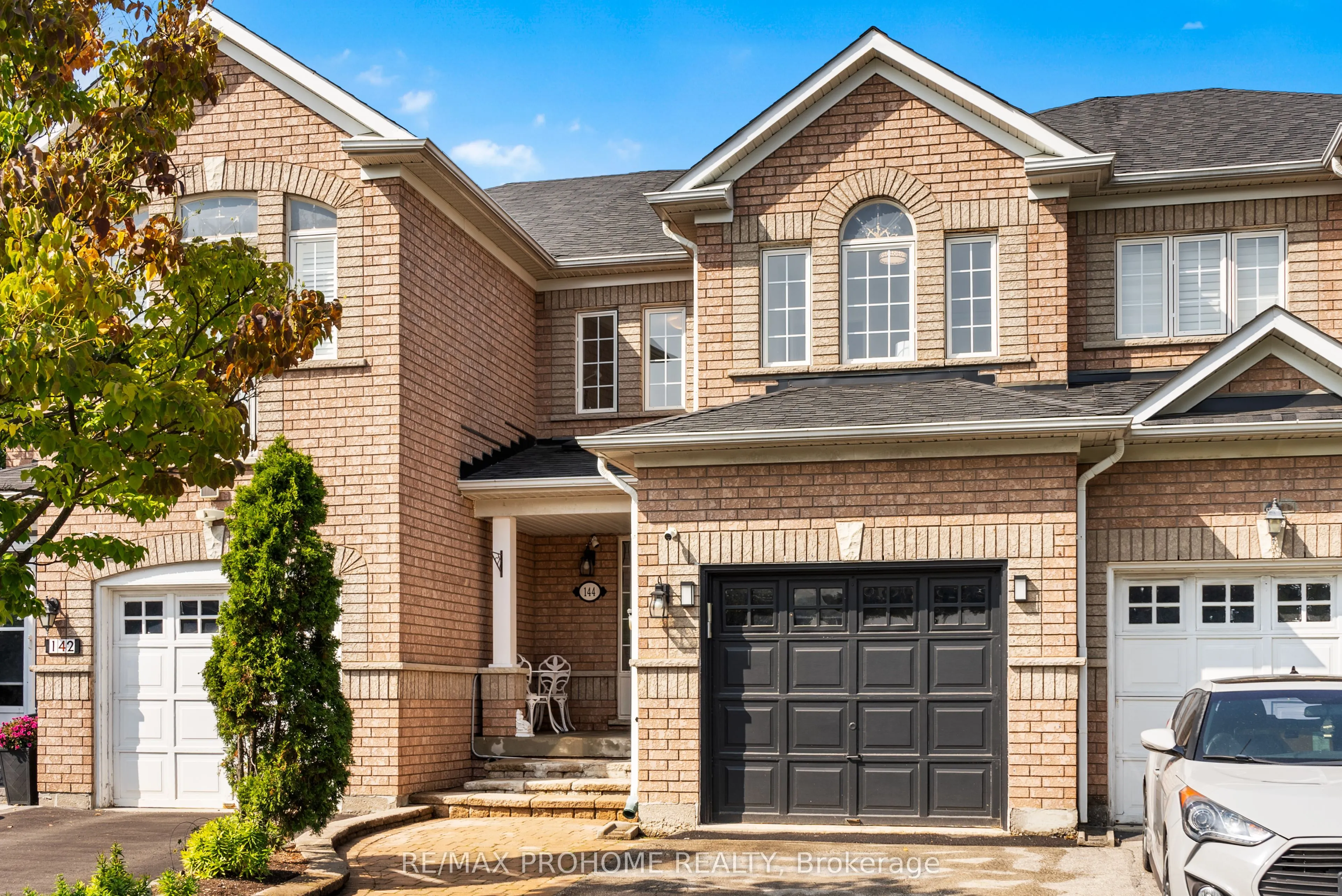 144 Deepspring Crescent