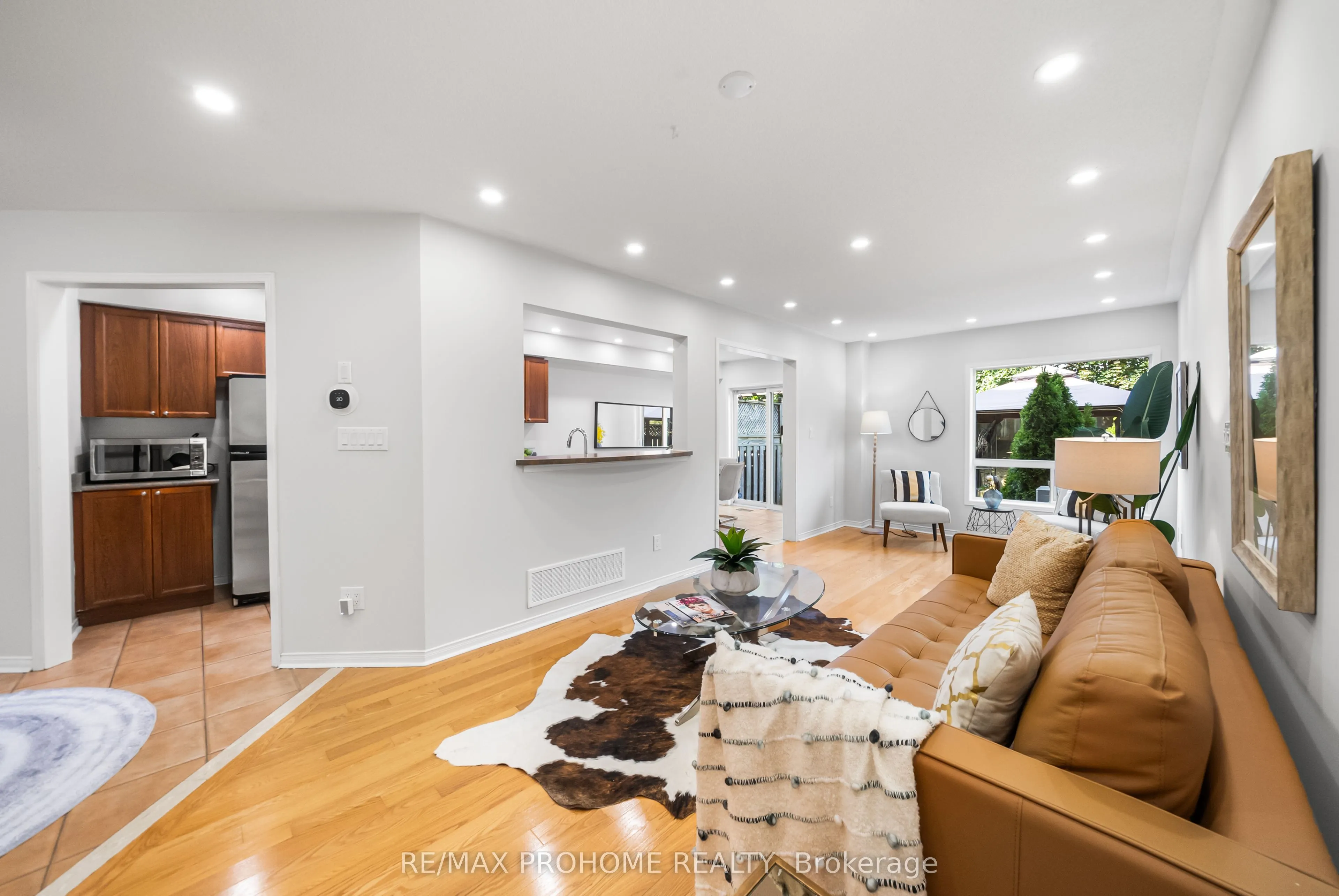 144 Deepspring Crescent