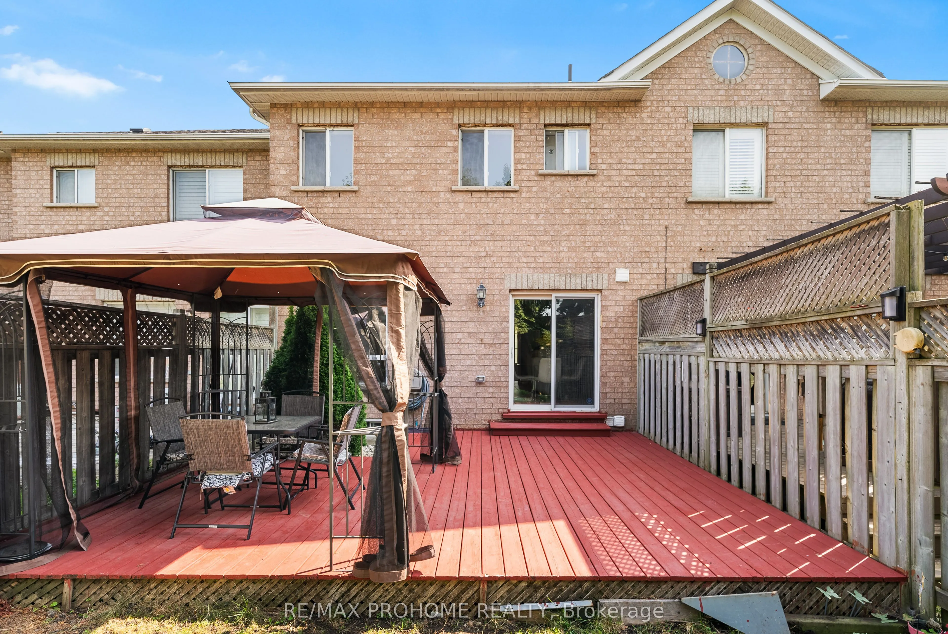 144 Deepspring Crescent
