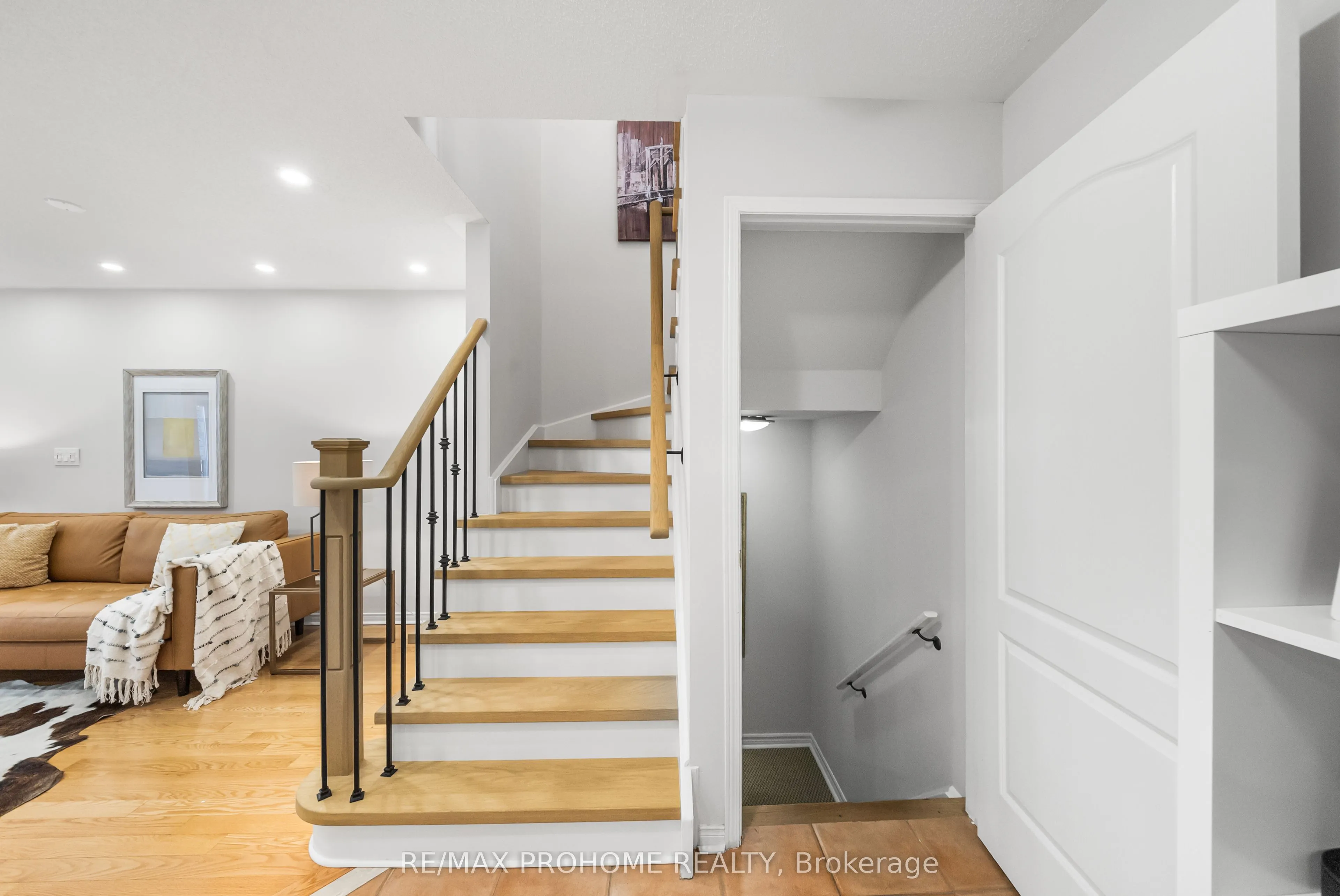 144 Deepspring Crescent