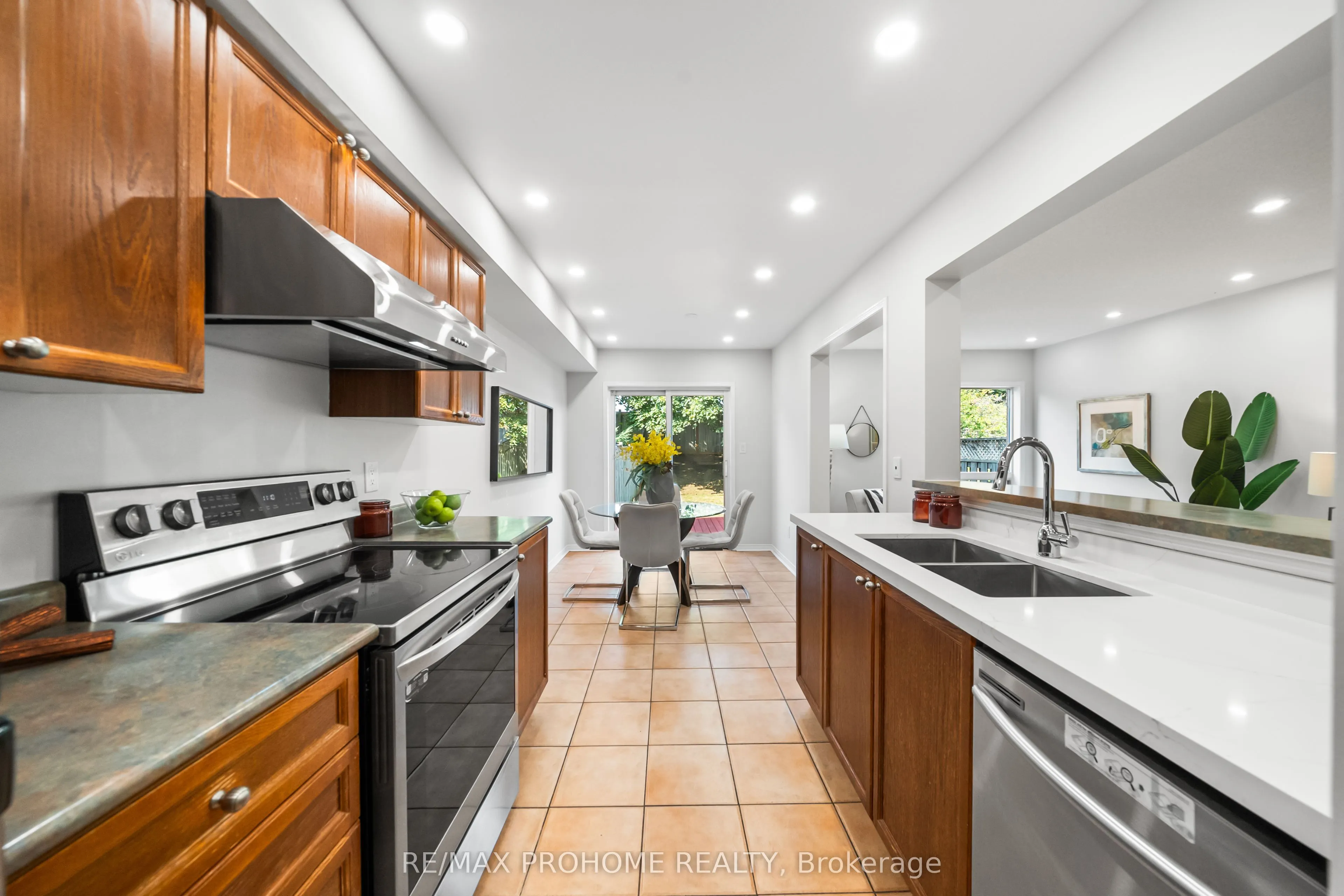 144 Deepspring Crescent