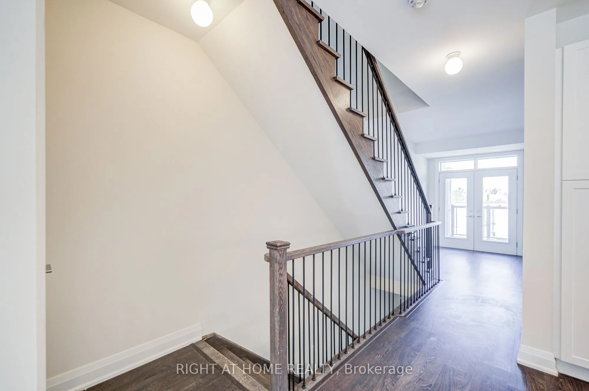 33 John Stocks Way, #UPPER
