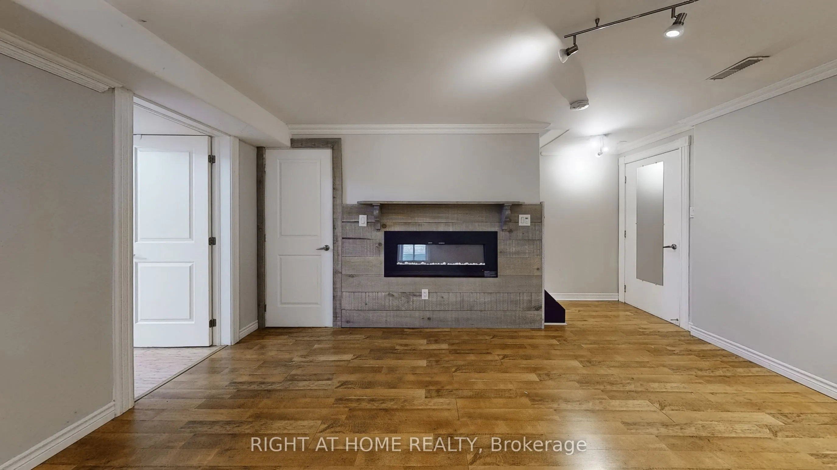 12 John W Taylor Avenue