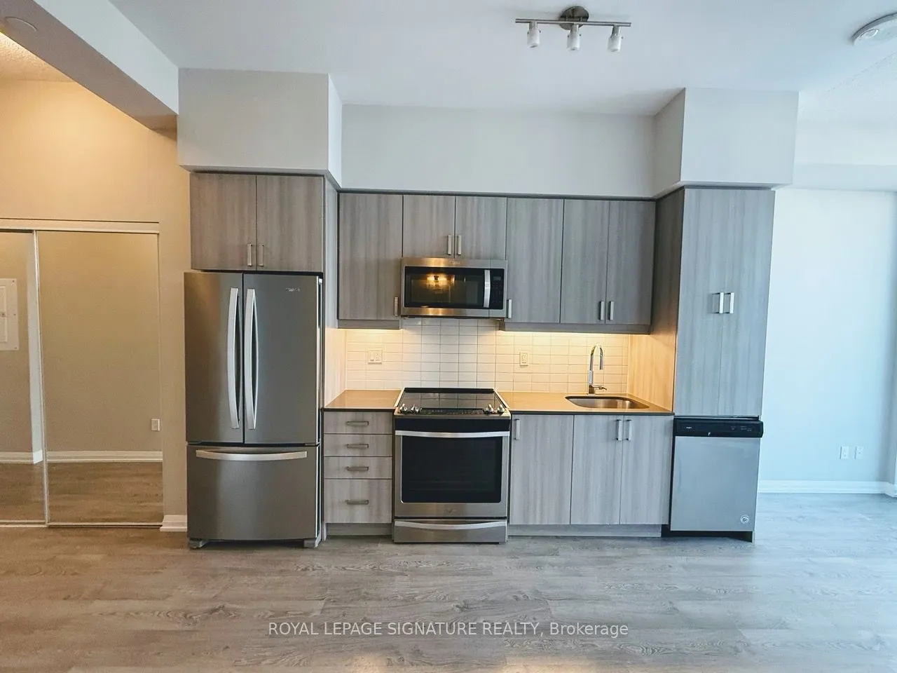 7895 Jane Street, #1009