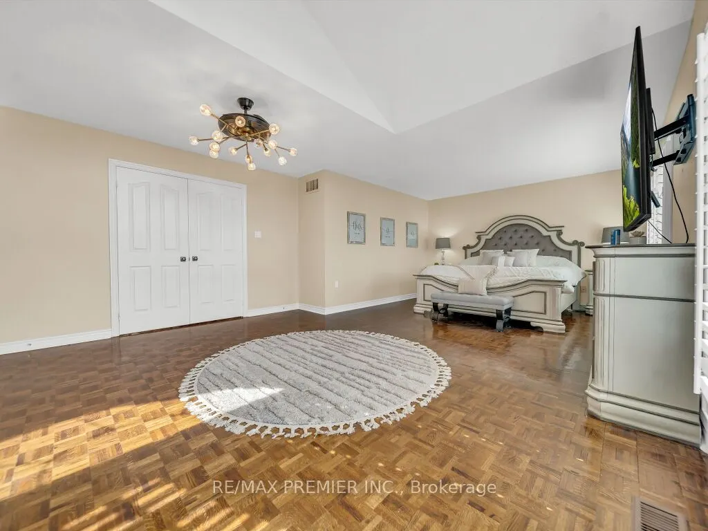 606 Brooker Ridge