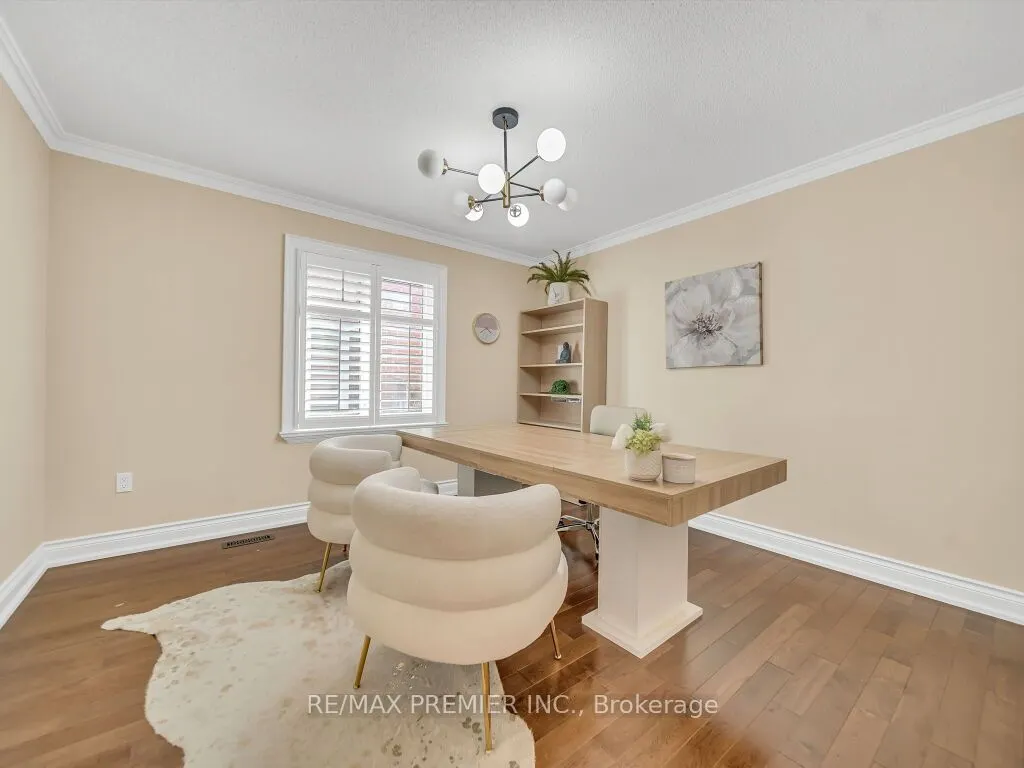 606 Brooker Ridge