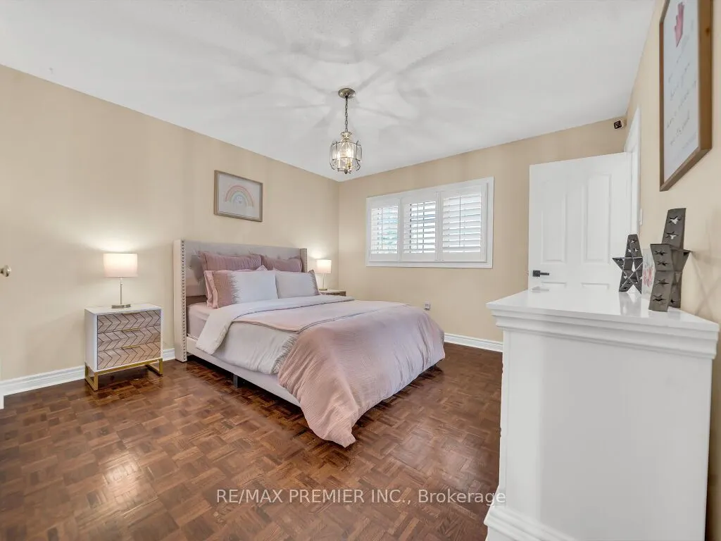 606 Brooker Ridge