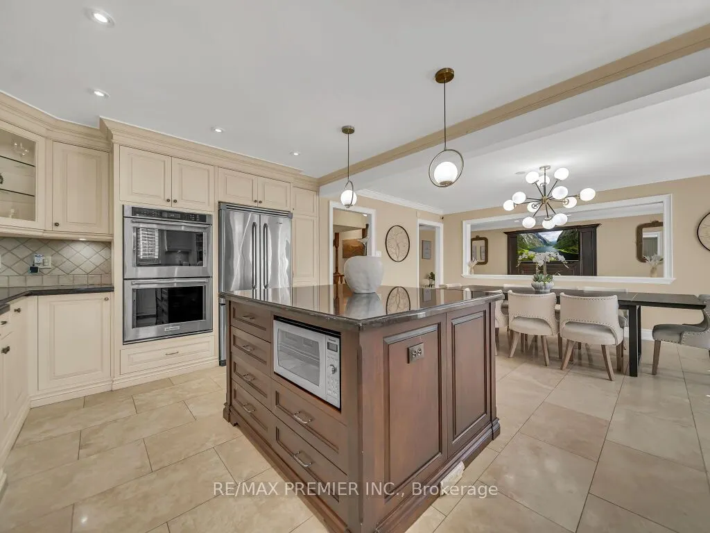 606 Brooker Ridge