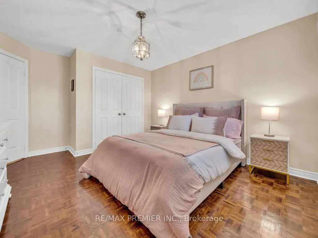 606 Brooker Ridge