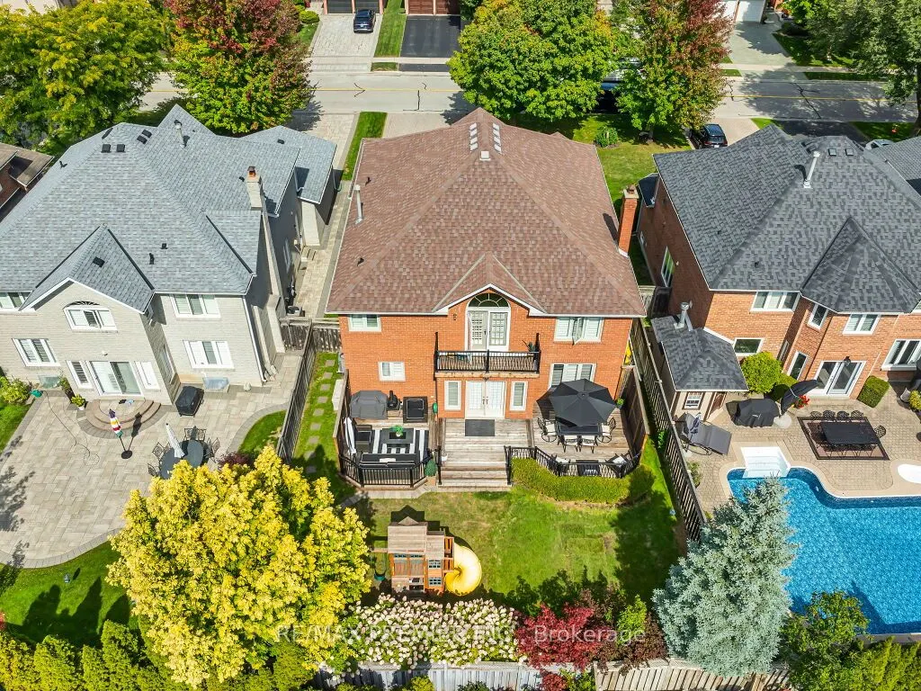 606 Brooker Ridge