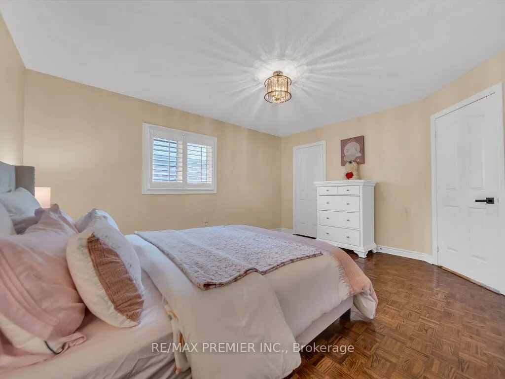 606 Brooker Ridge