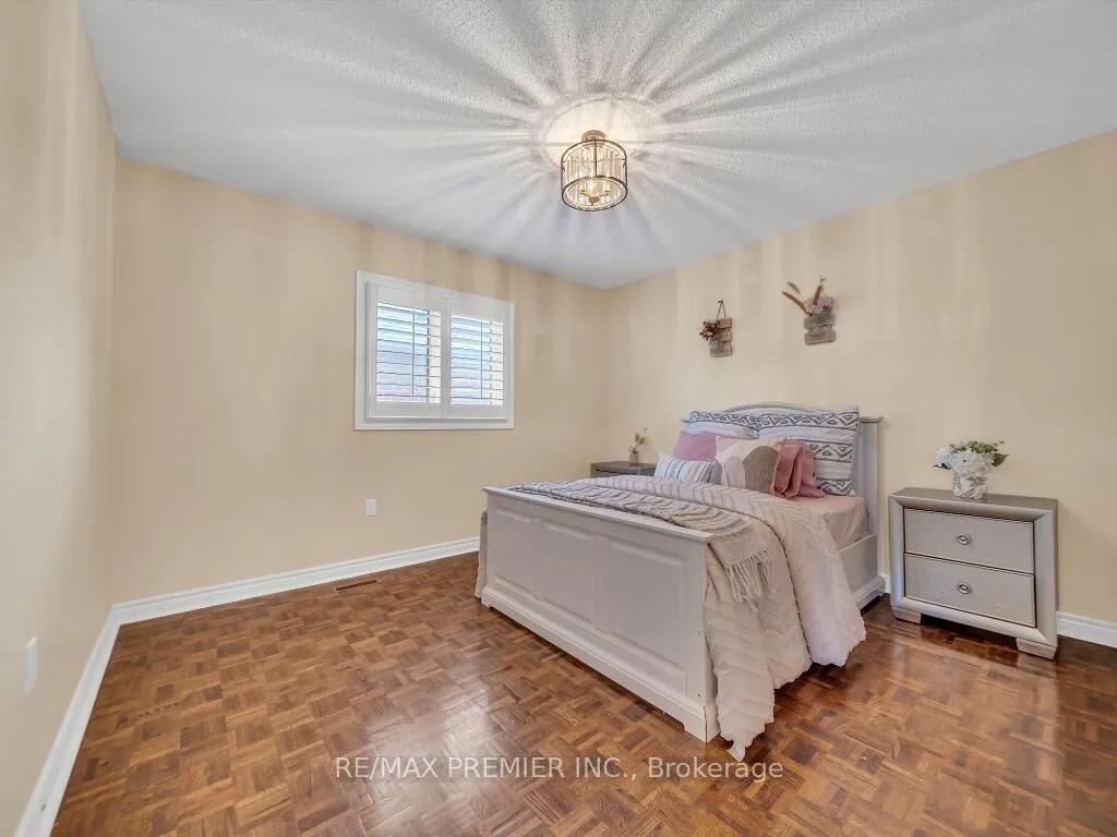 606 Brooker Ridge