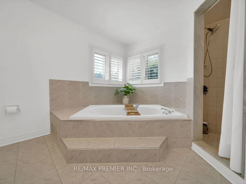 606 Brooker Ridge