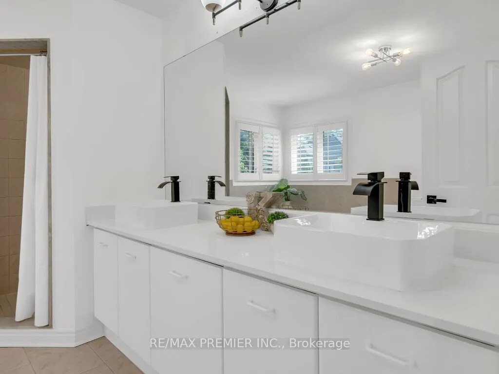 606 Brooker Ridge