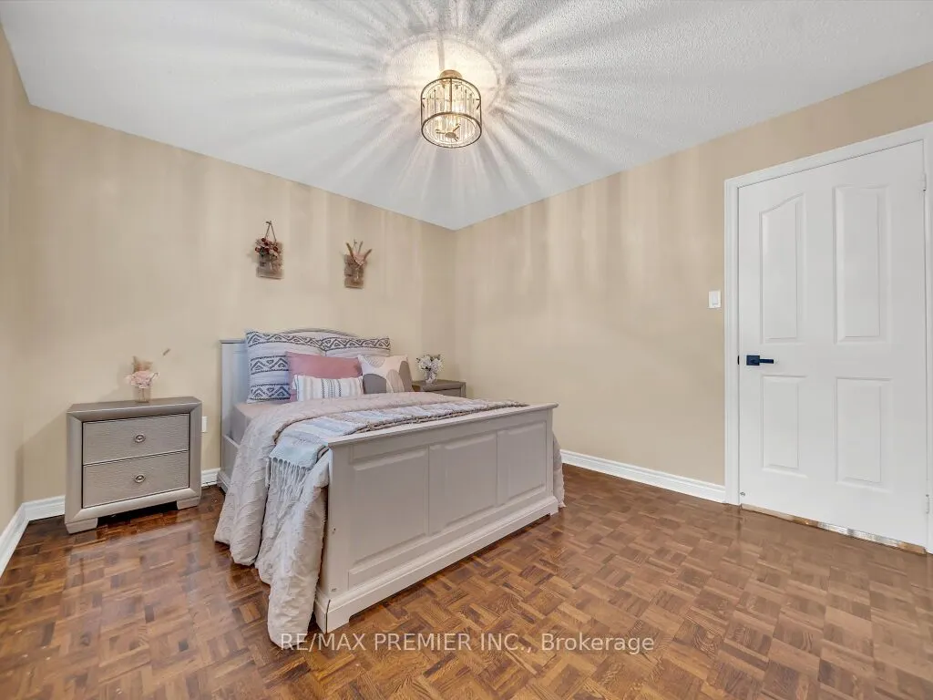606 Brooker Ridge