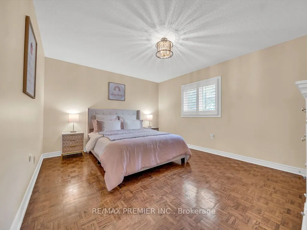 606 Brooker Ridge
