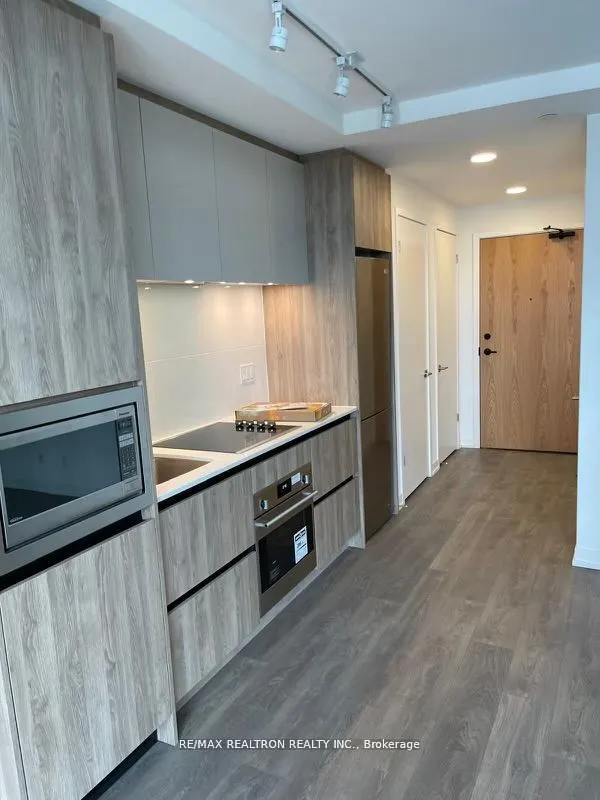 8 Beverley Glen Boulevard, #805