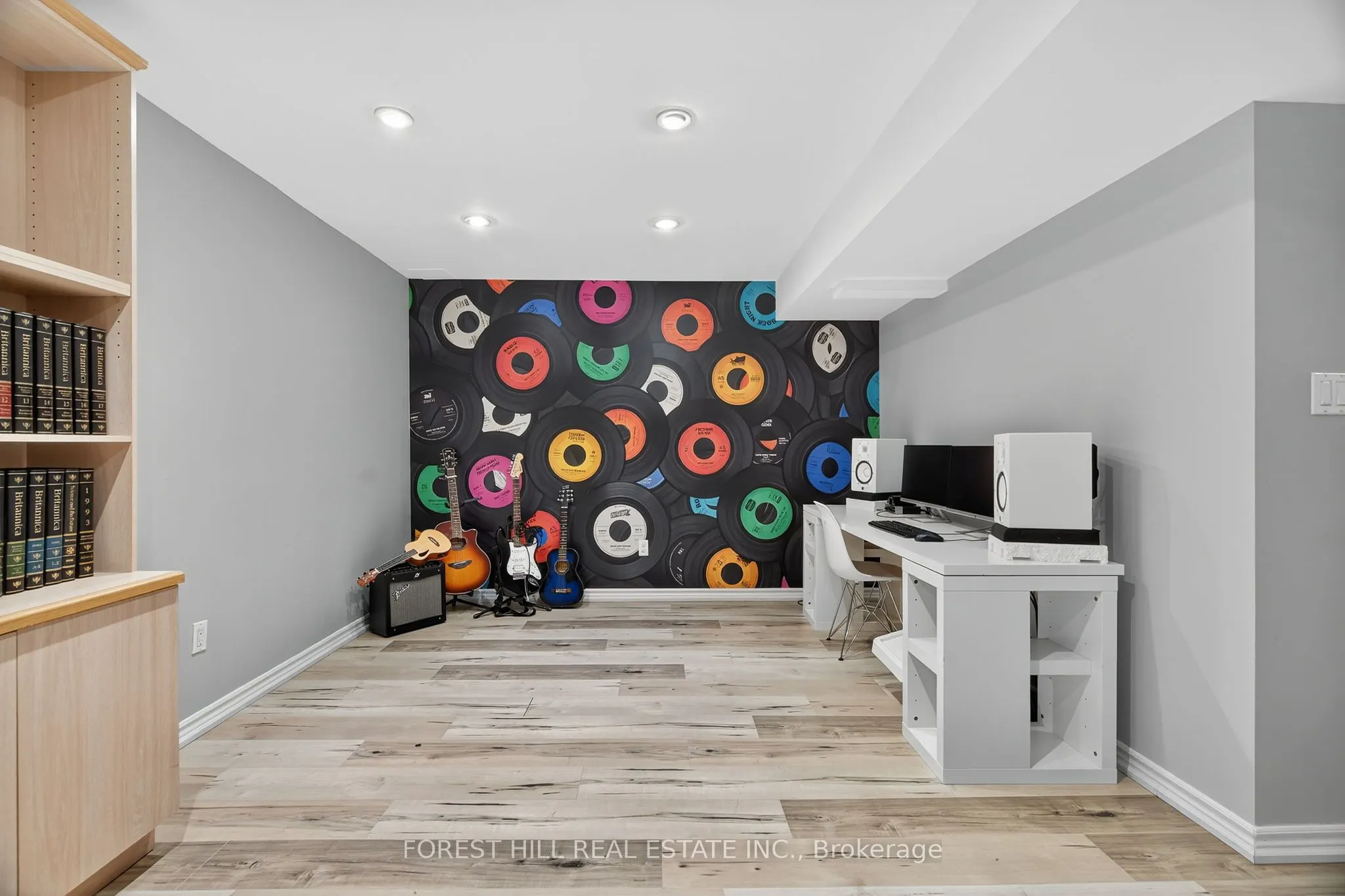 54 Hendel Drive
