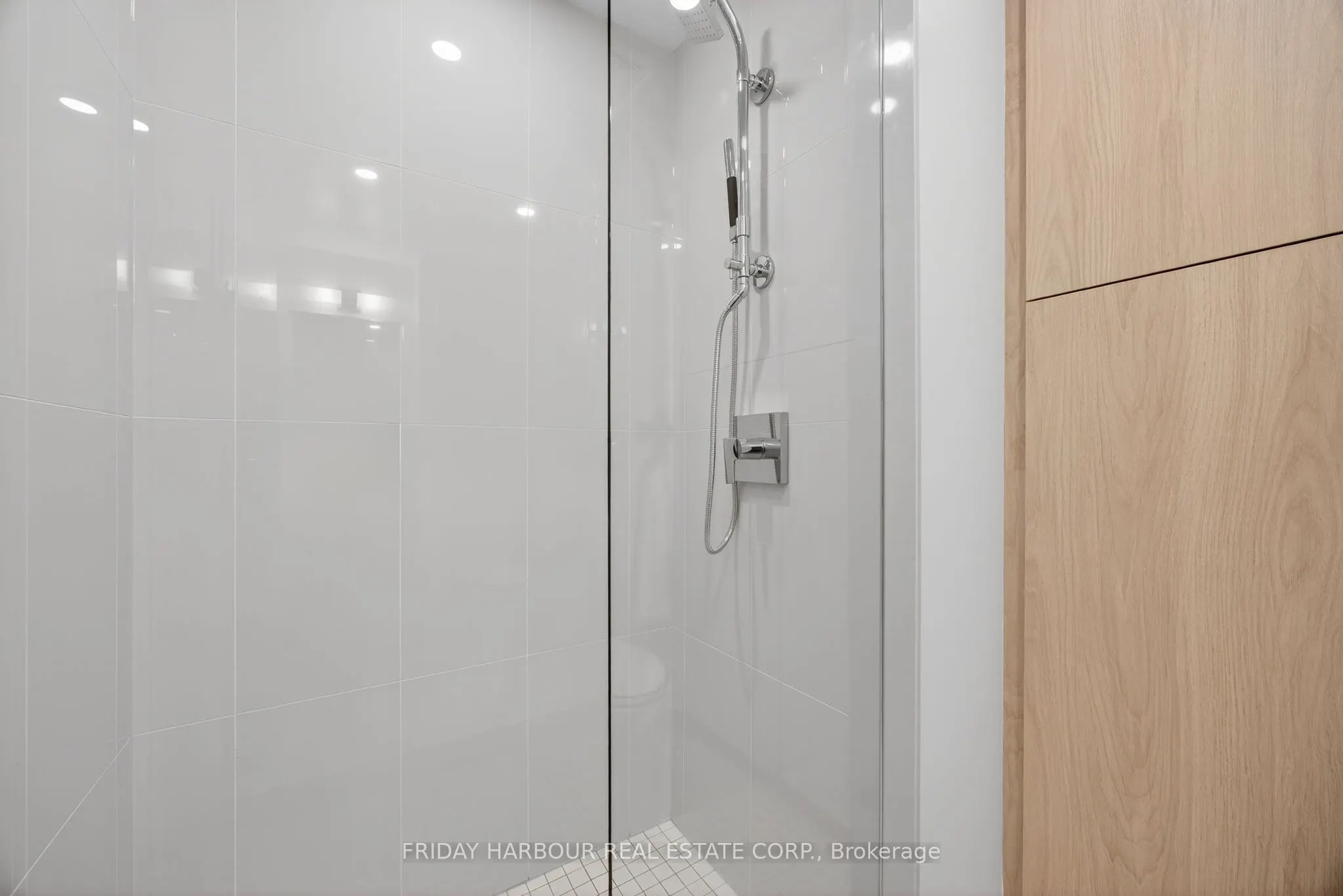 415 Sea Ray Avenue S, #450