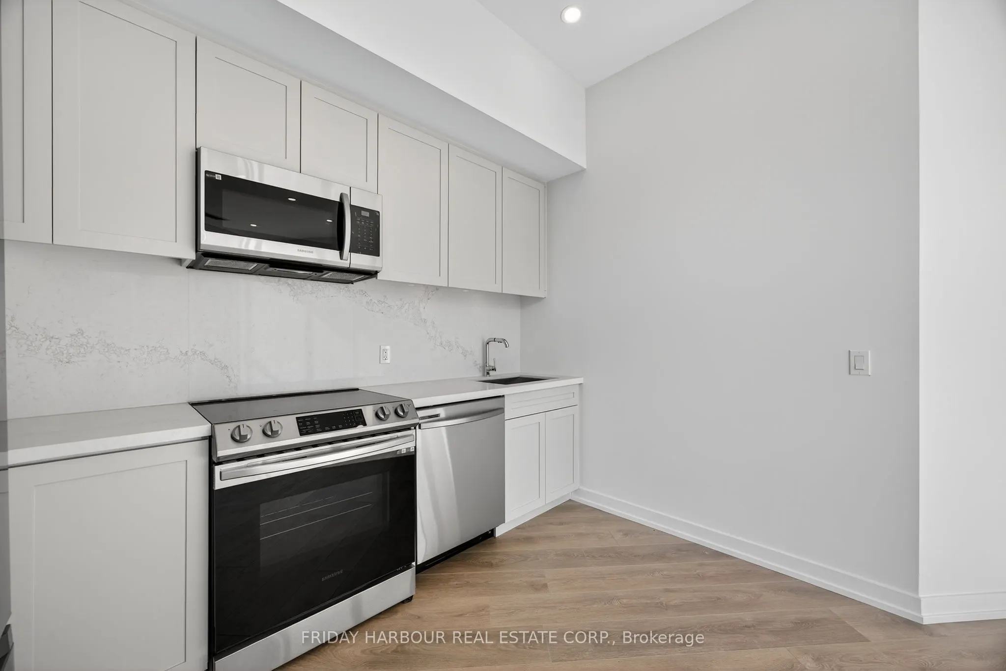 415 Sea Ray Avenue S, #450