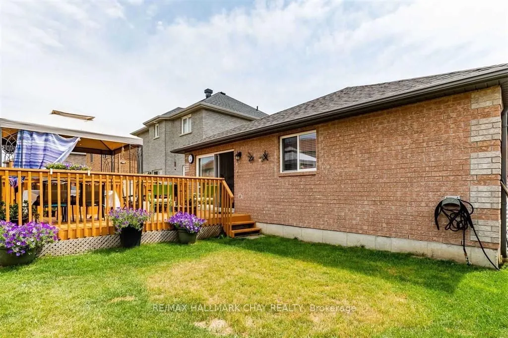 2123 Osbond Road, #Main