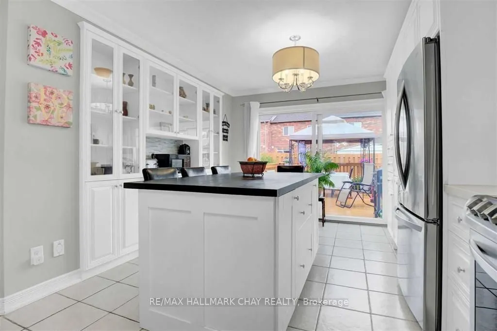 2123 Osbond Road, #Main
