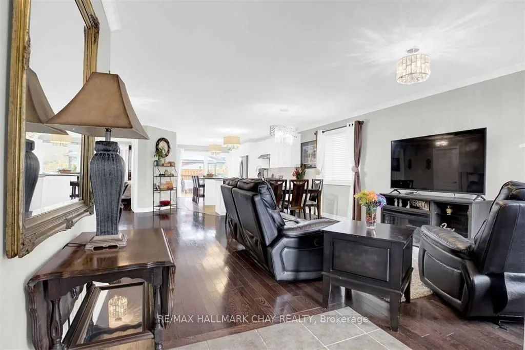 2123 Osbond Road, #Main
