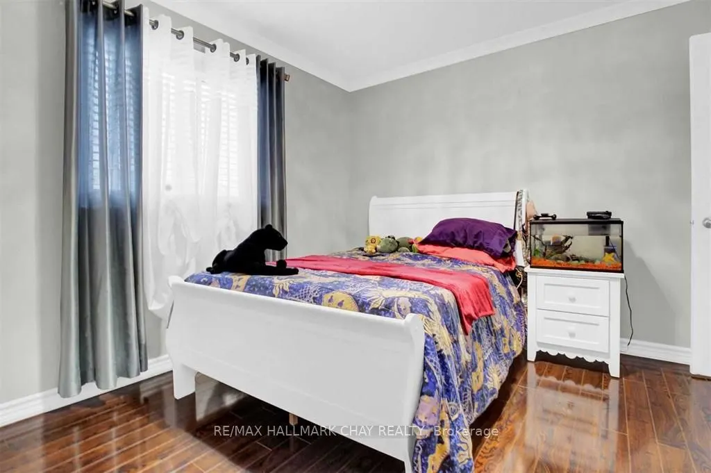 2123 Osbond Road, #Main
