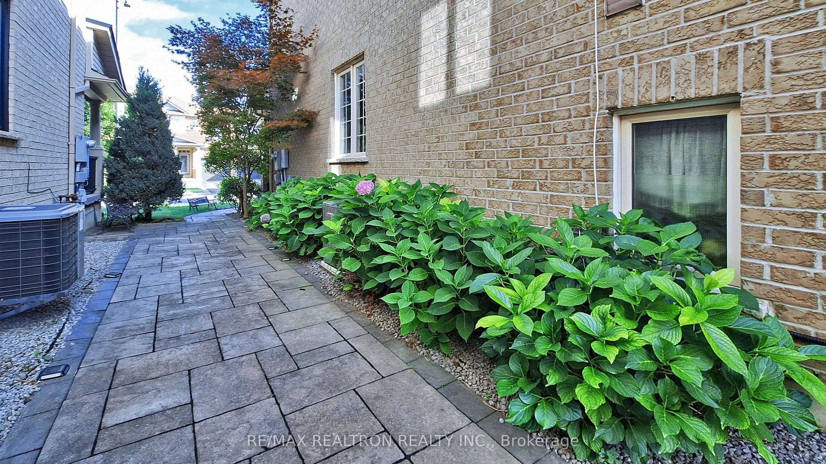 85 Longwood Avenue