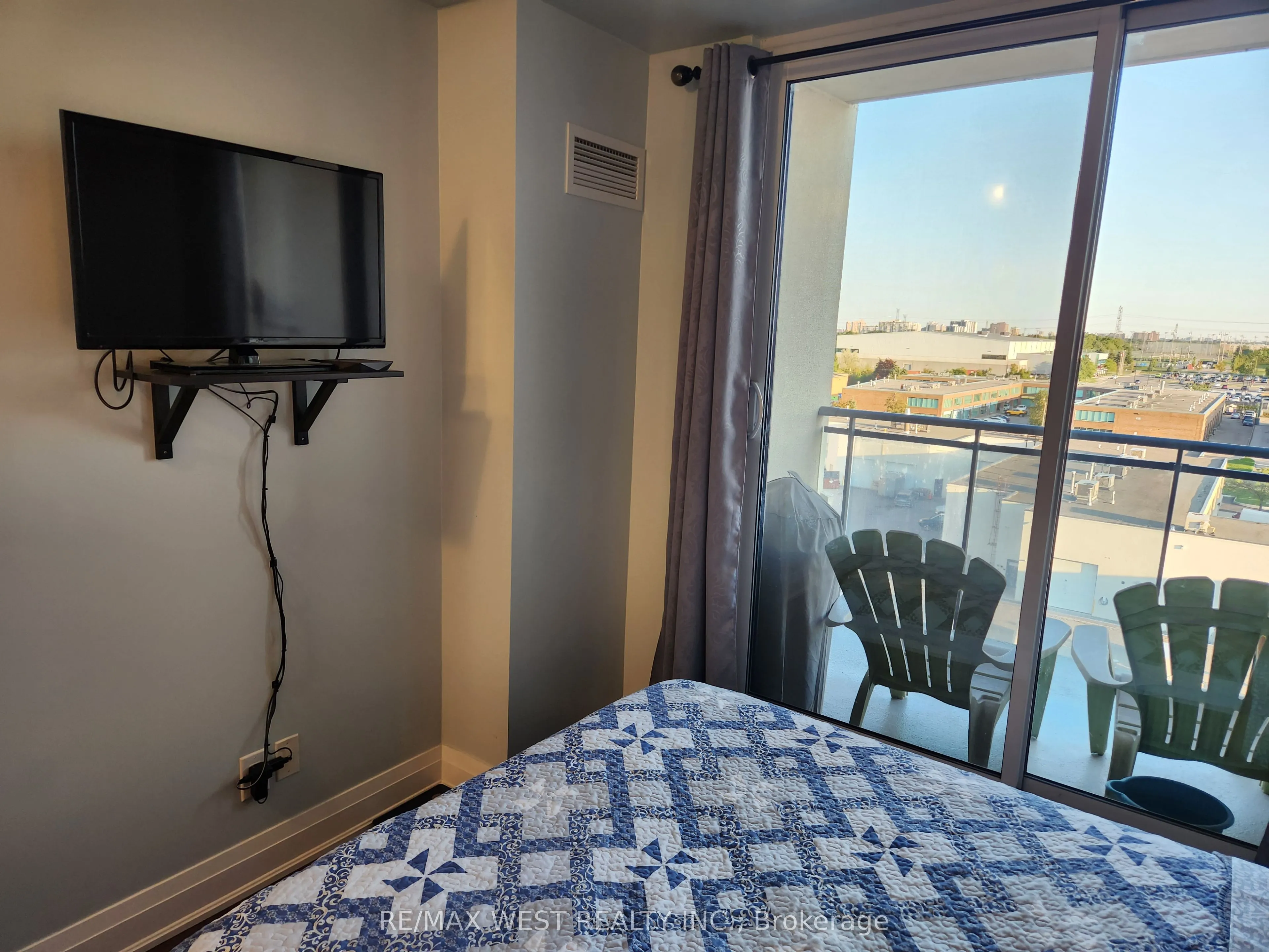 24 Woodstream Boulevard, #613