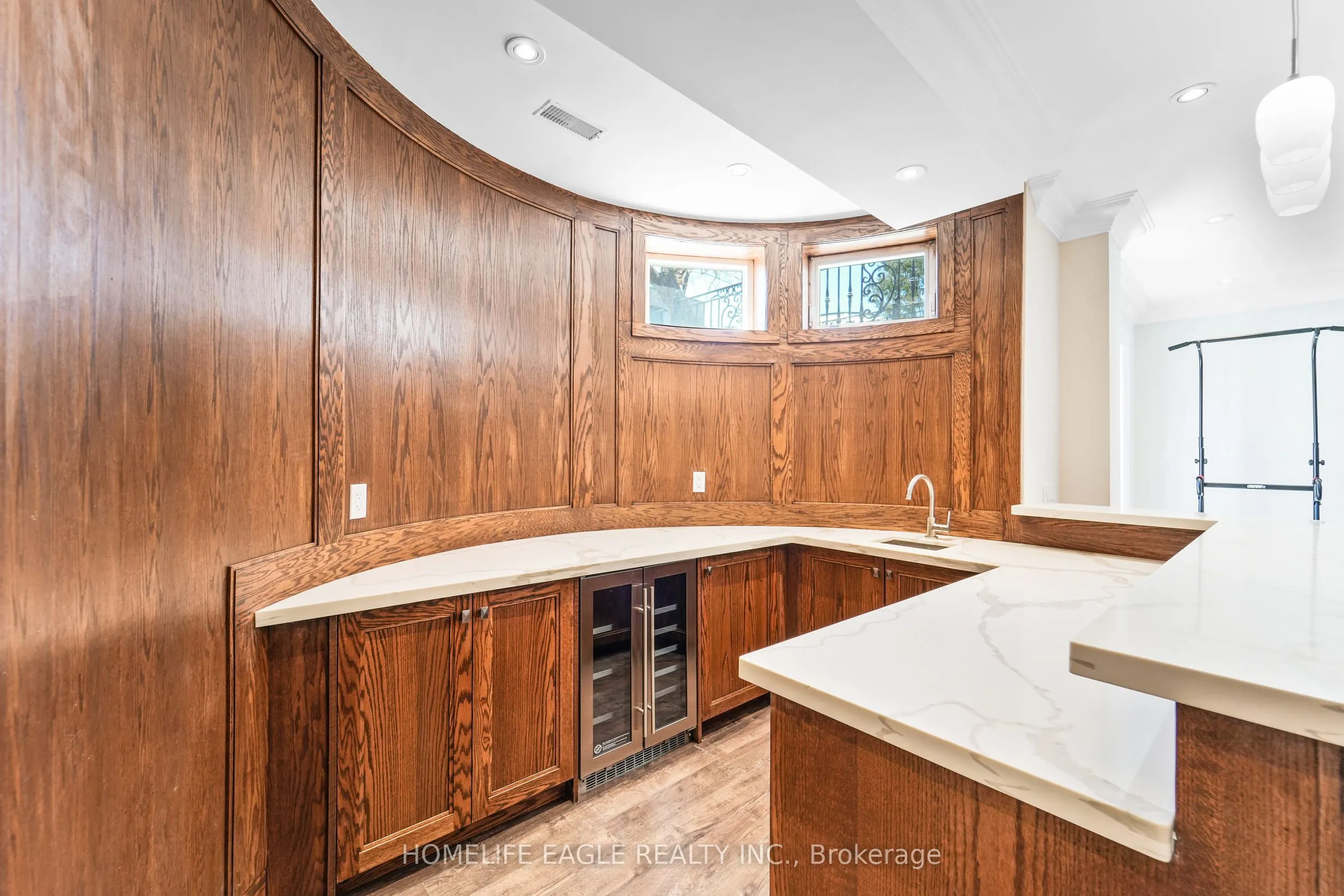 398 Bent Crescent