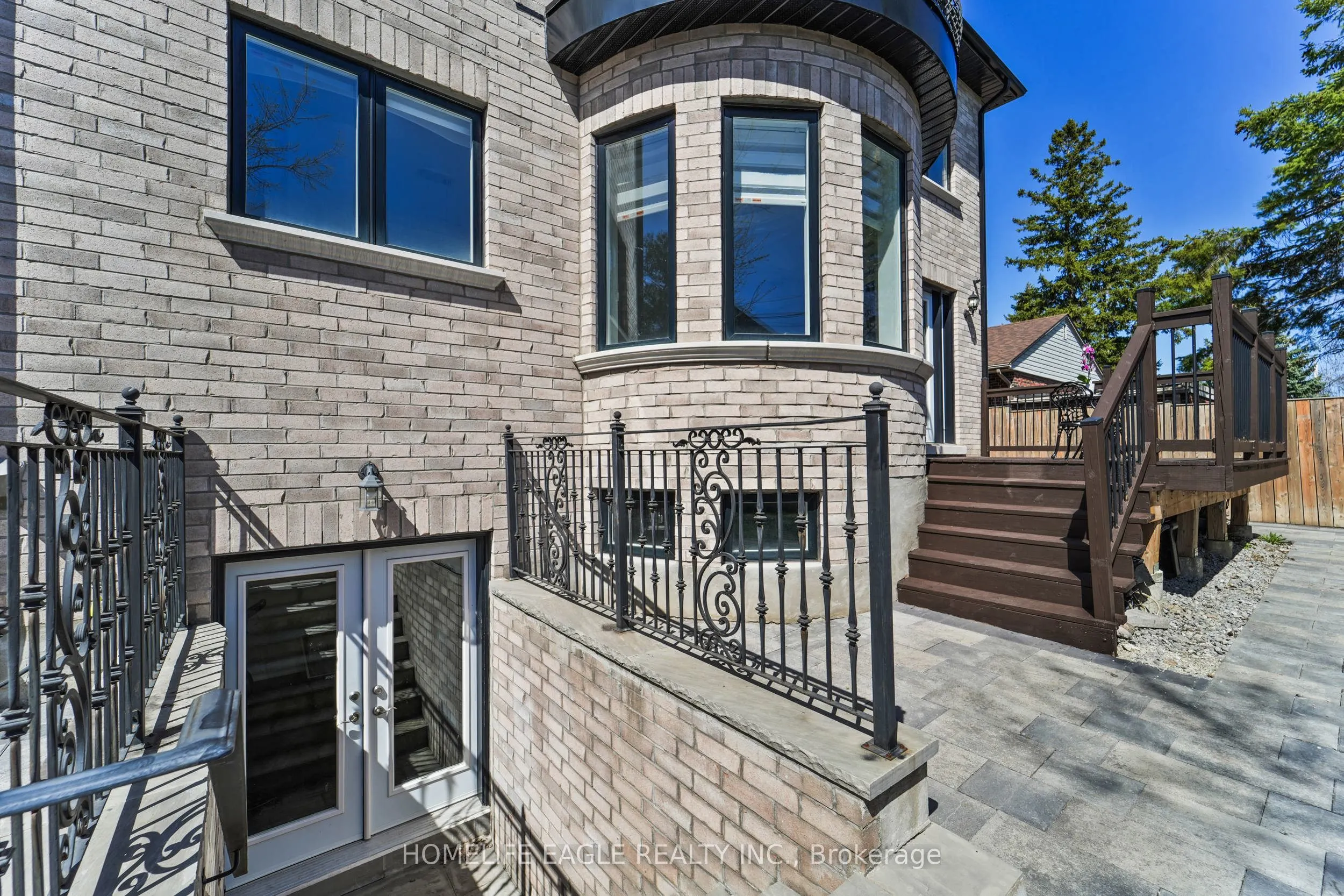 398 Bent Crescent