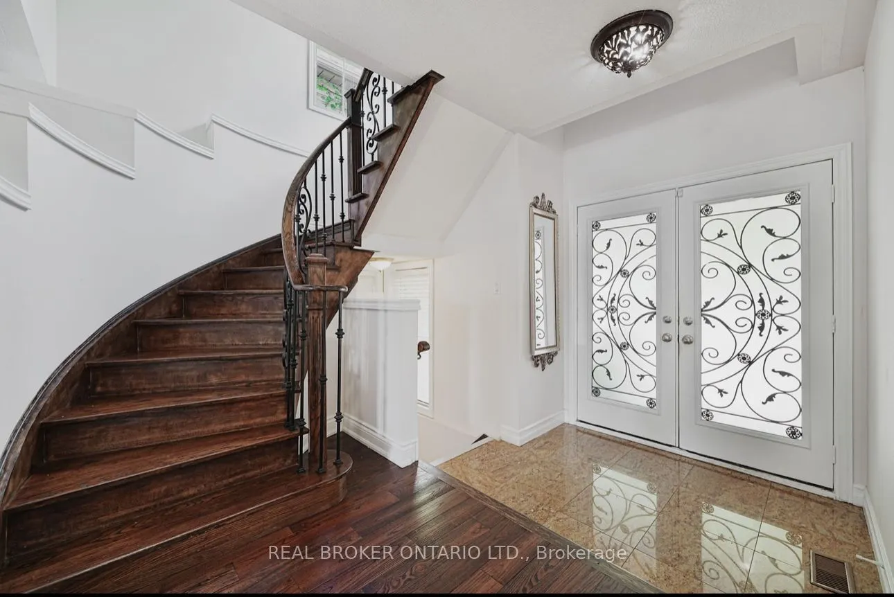 39 Woodroof Crescent