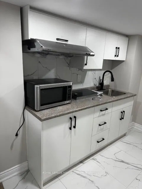 41 James Mccullough Road E, #Basement