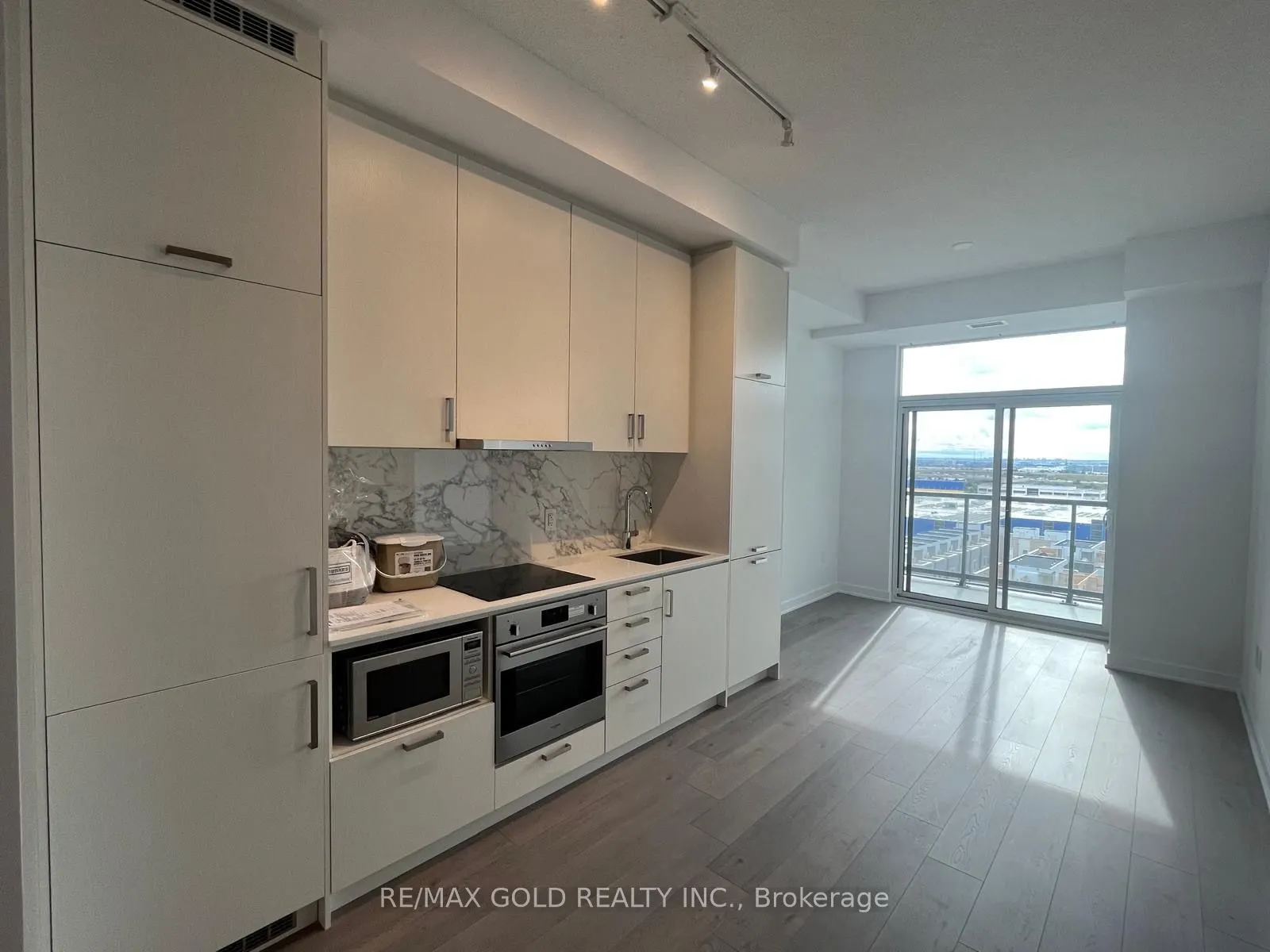 60 Honeycrisp Crescent, #905