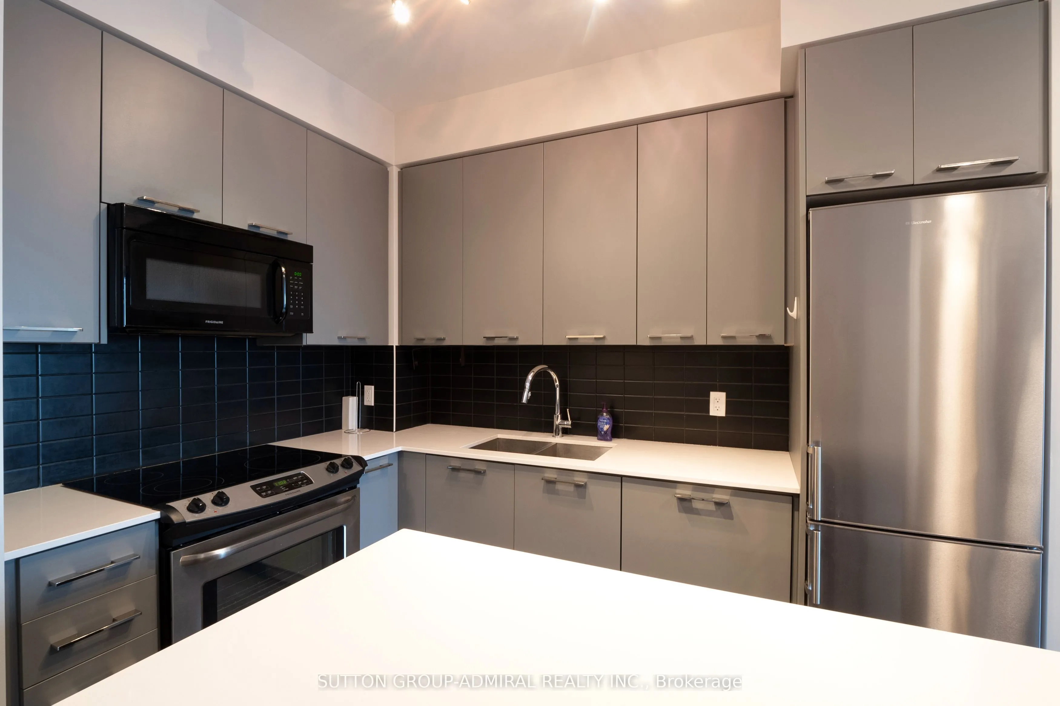 9471 Yonge Street, #636