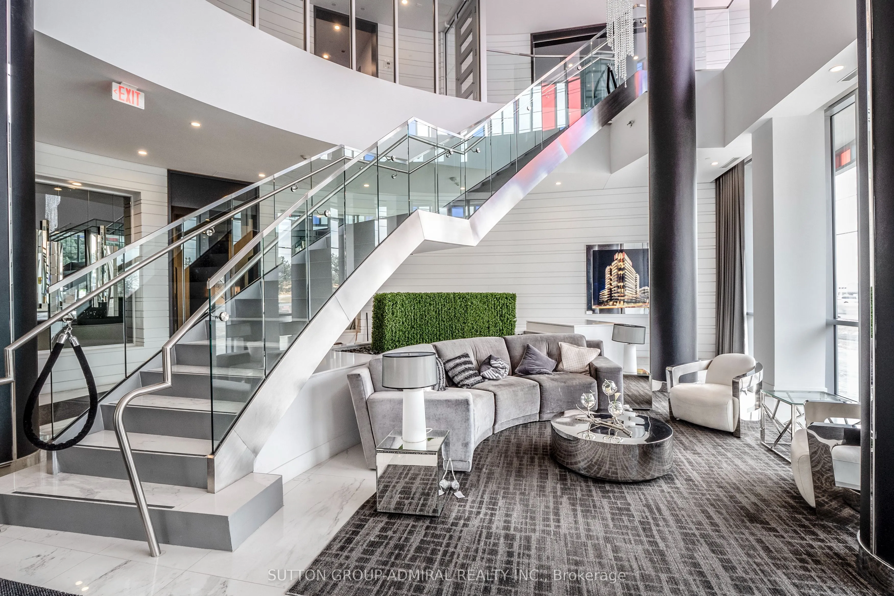 9471 Yonge Street, #636