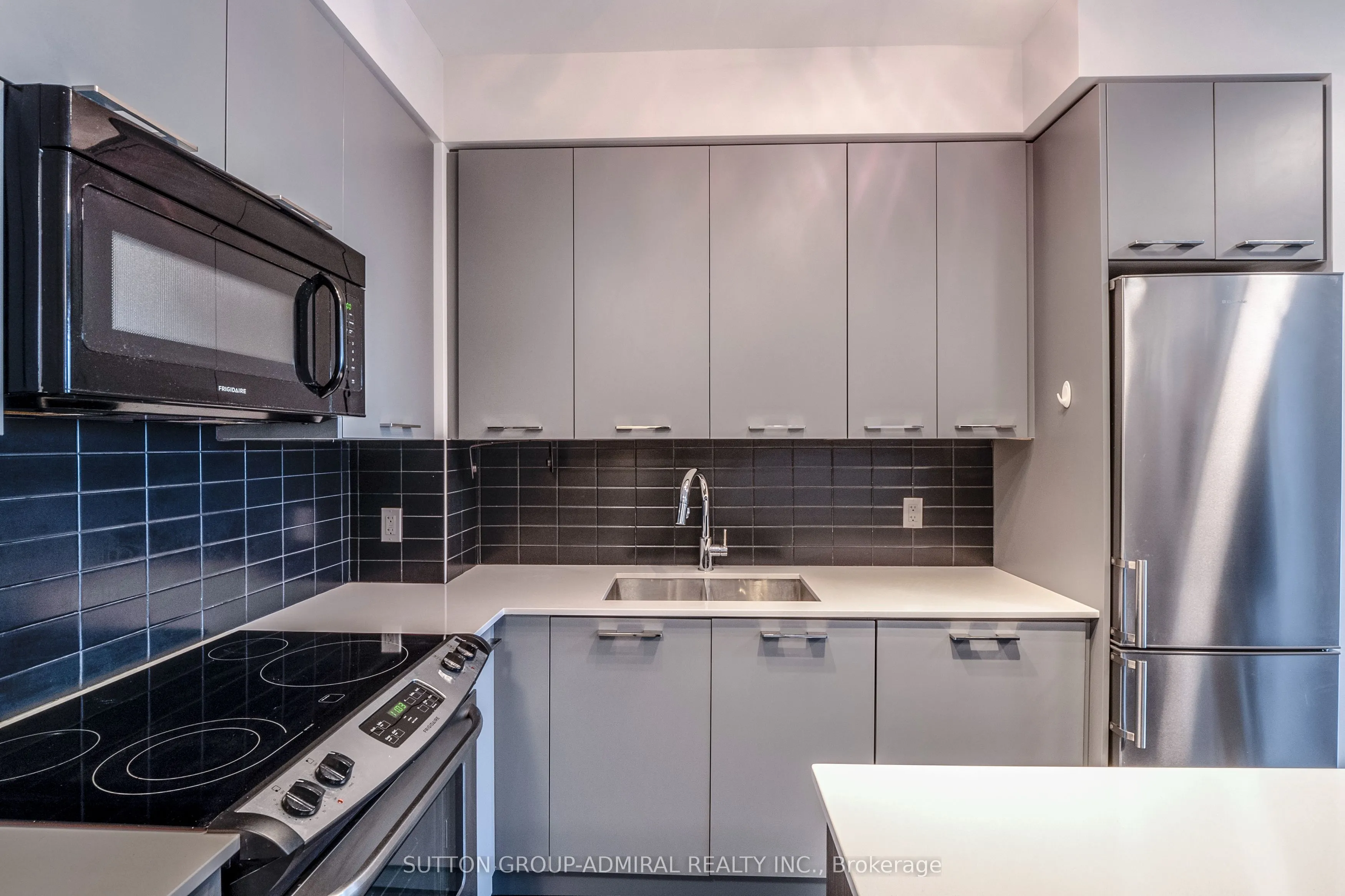 9471 Yonge Street, #636