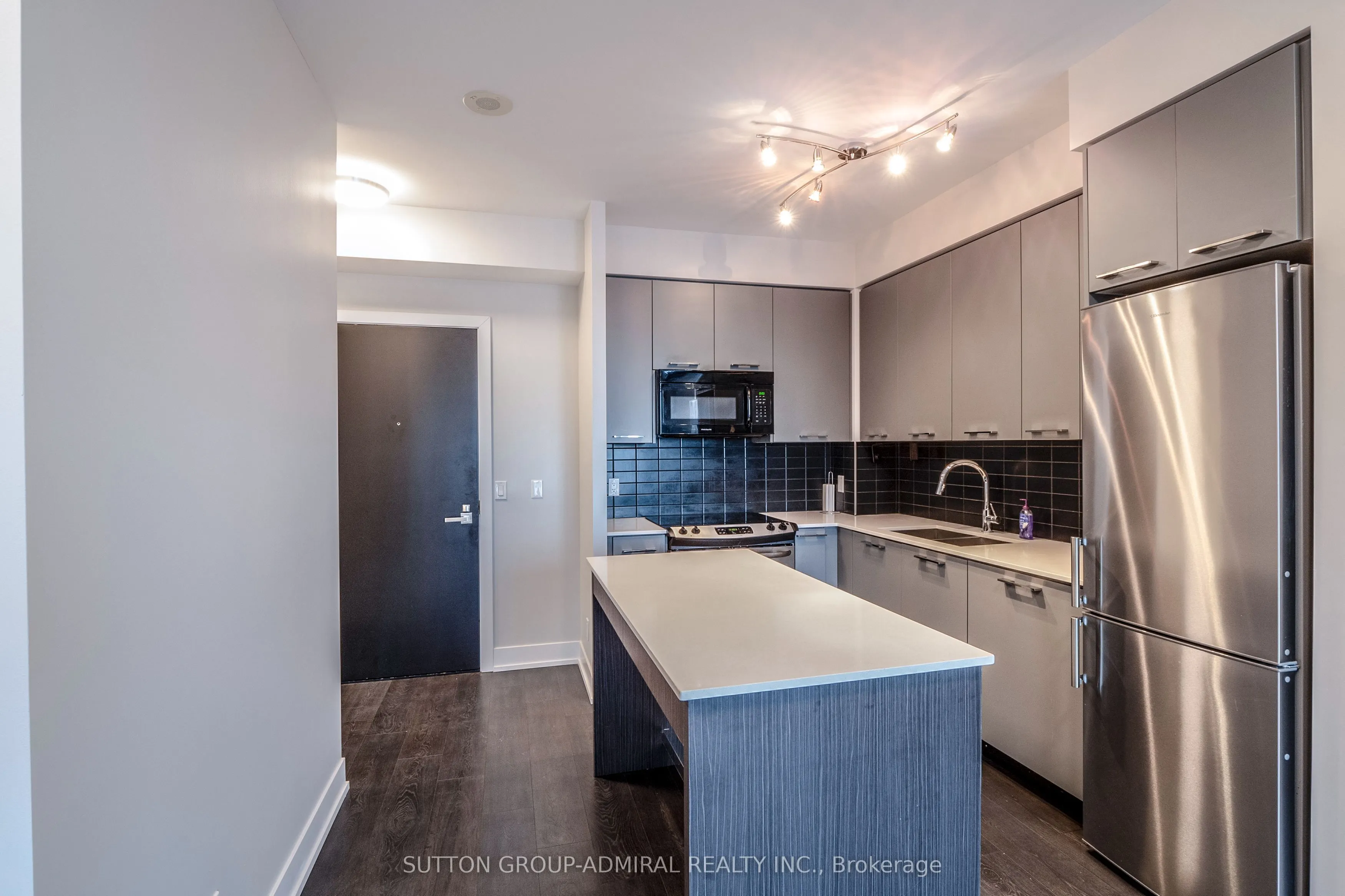 9471 Yonge Street, #636