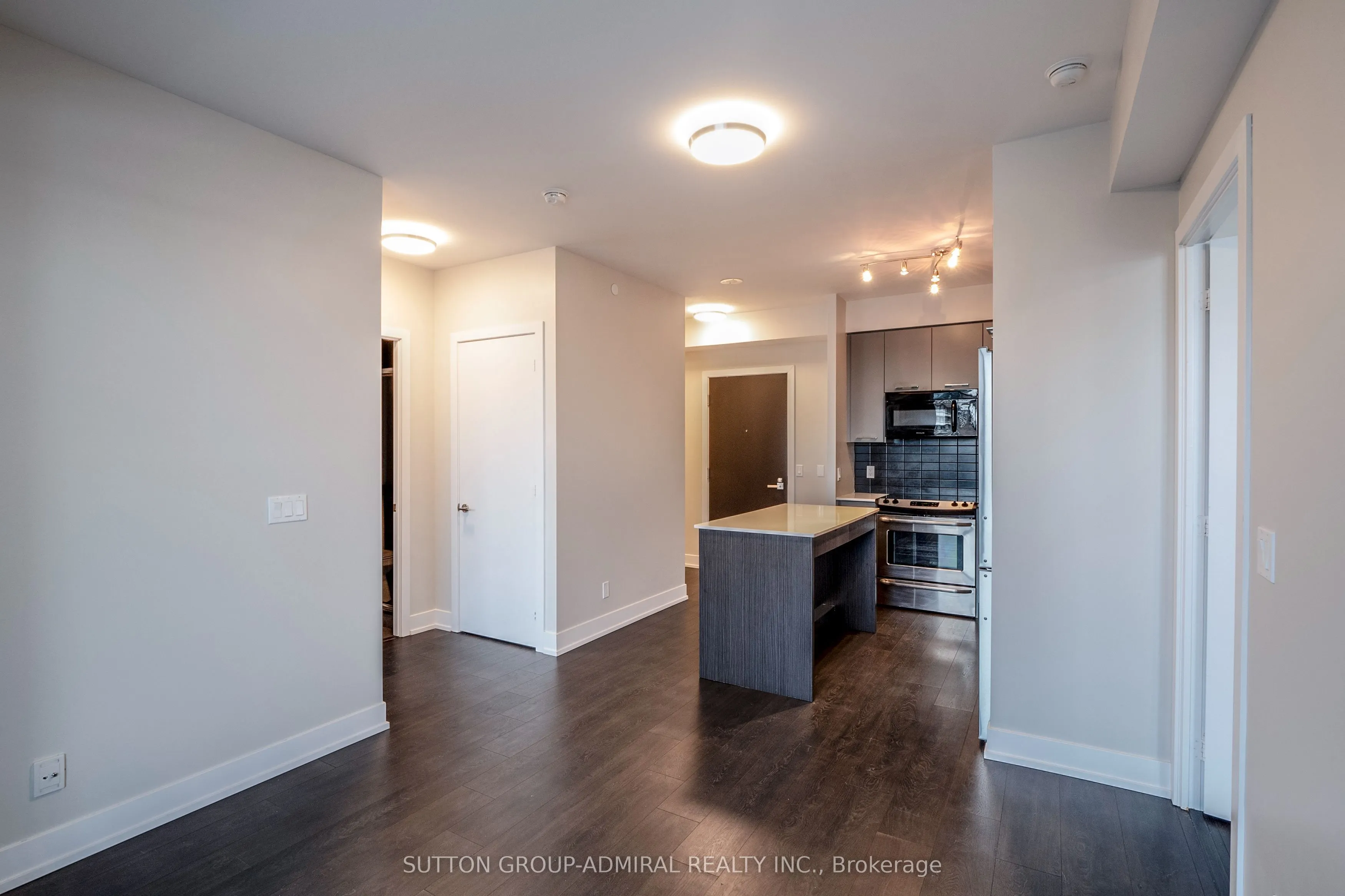 9471 Yonge Street, #636