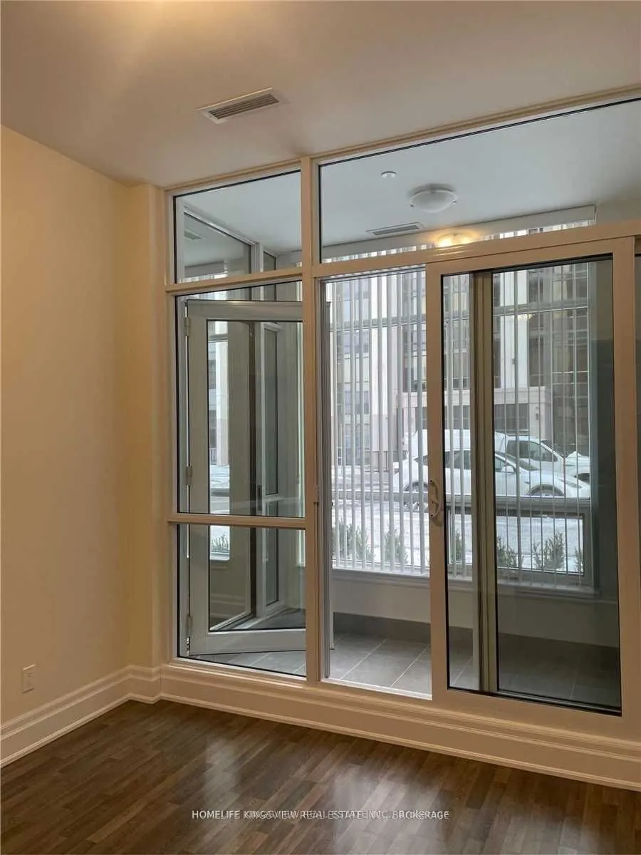 9085 Jane Street, #106