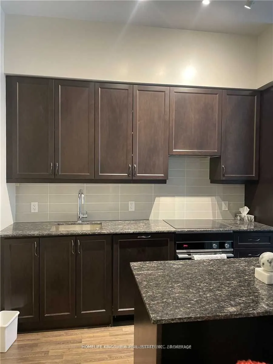 9085 Jane Street, #106