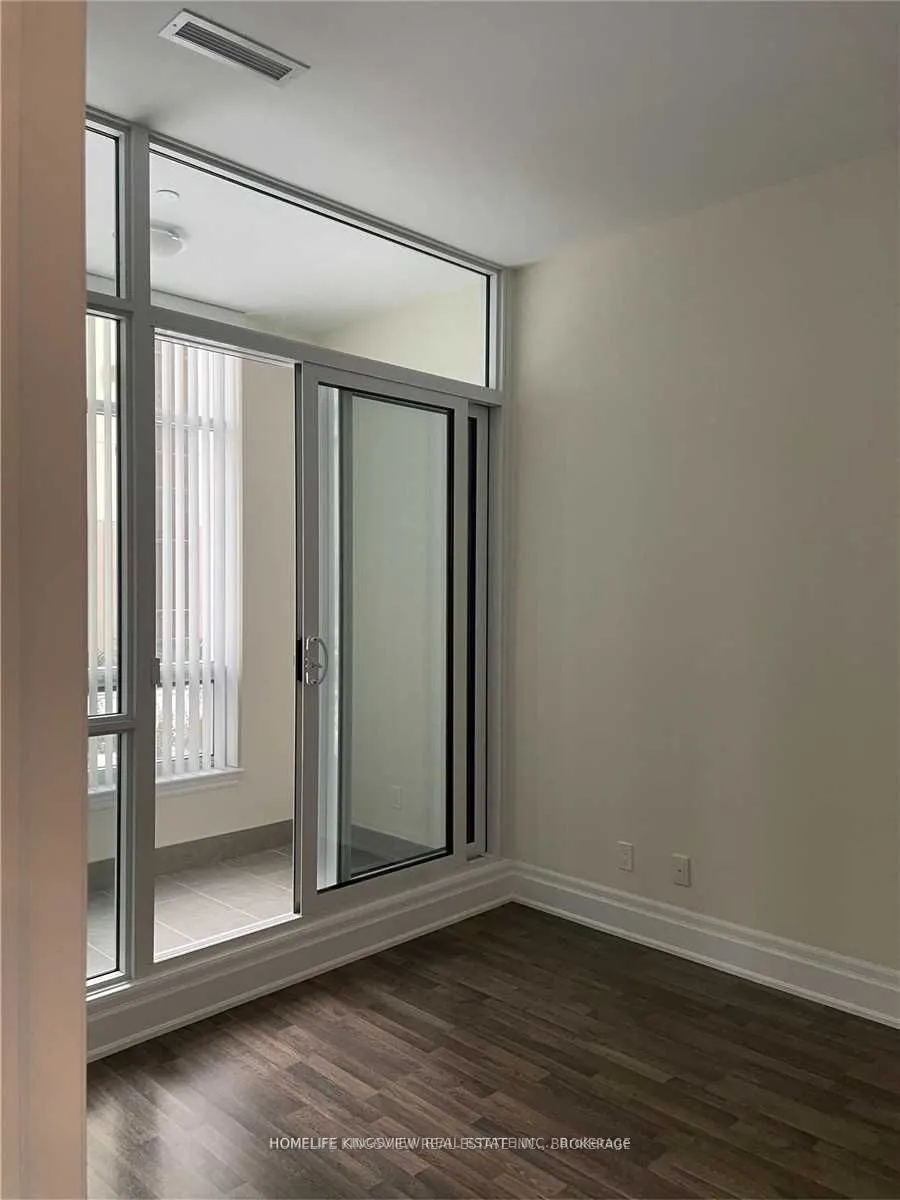 9085 Jane Street, #106